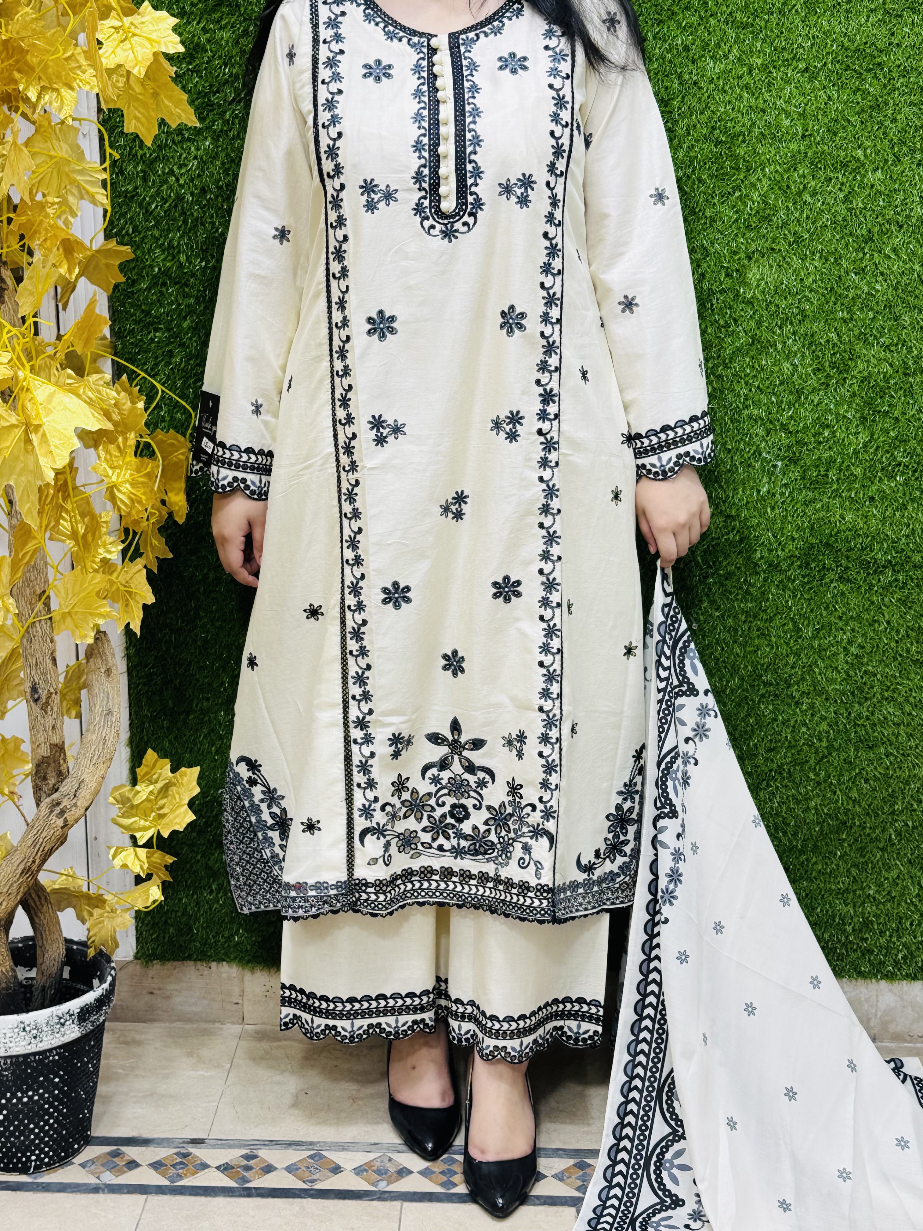 3 PC Embroidery Lawn Fabric 4