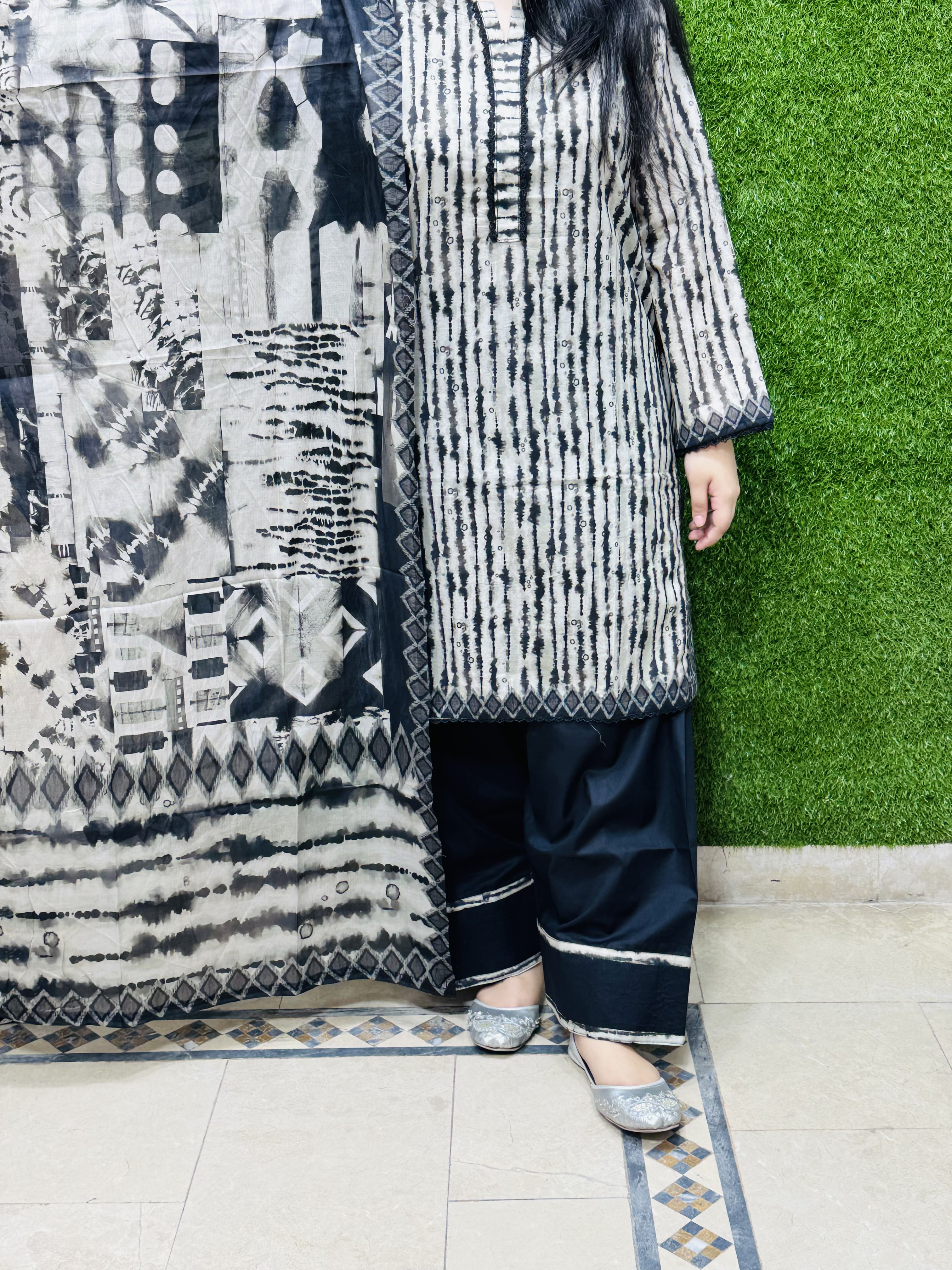 3 PC Printed Lawn Fabric 2
