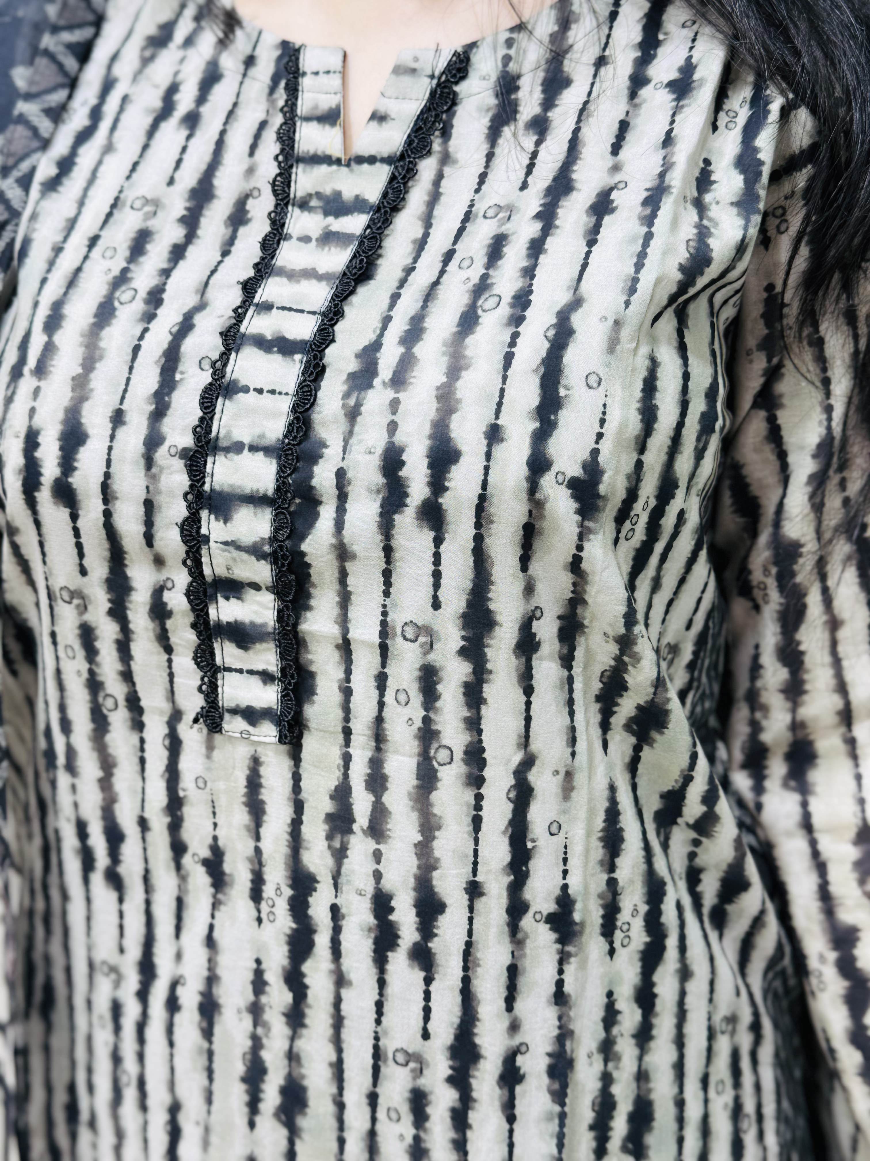 3 PC Printed Lawn Fabric 4