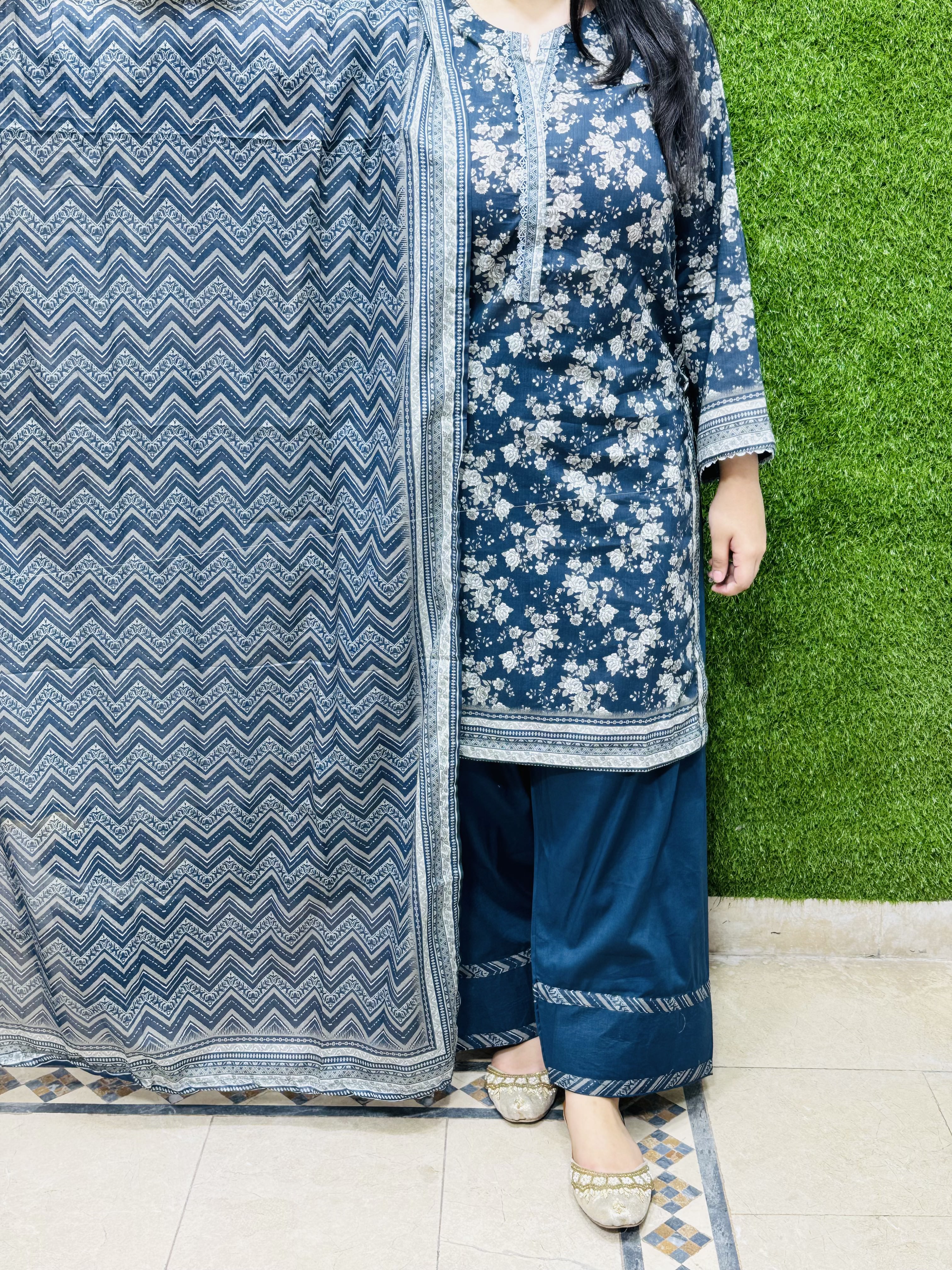 3 PC Printed Lawn Fabric 4