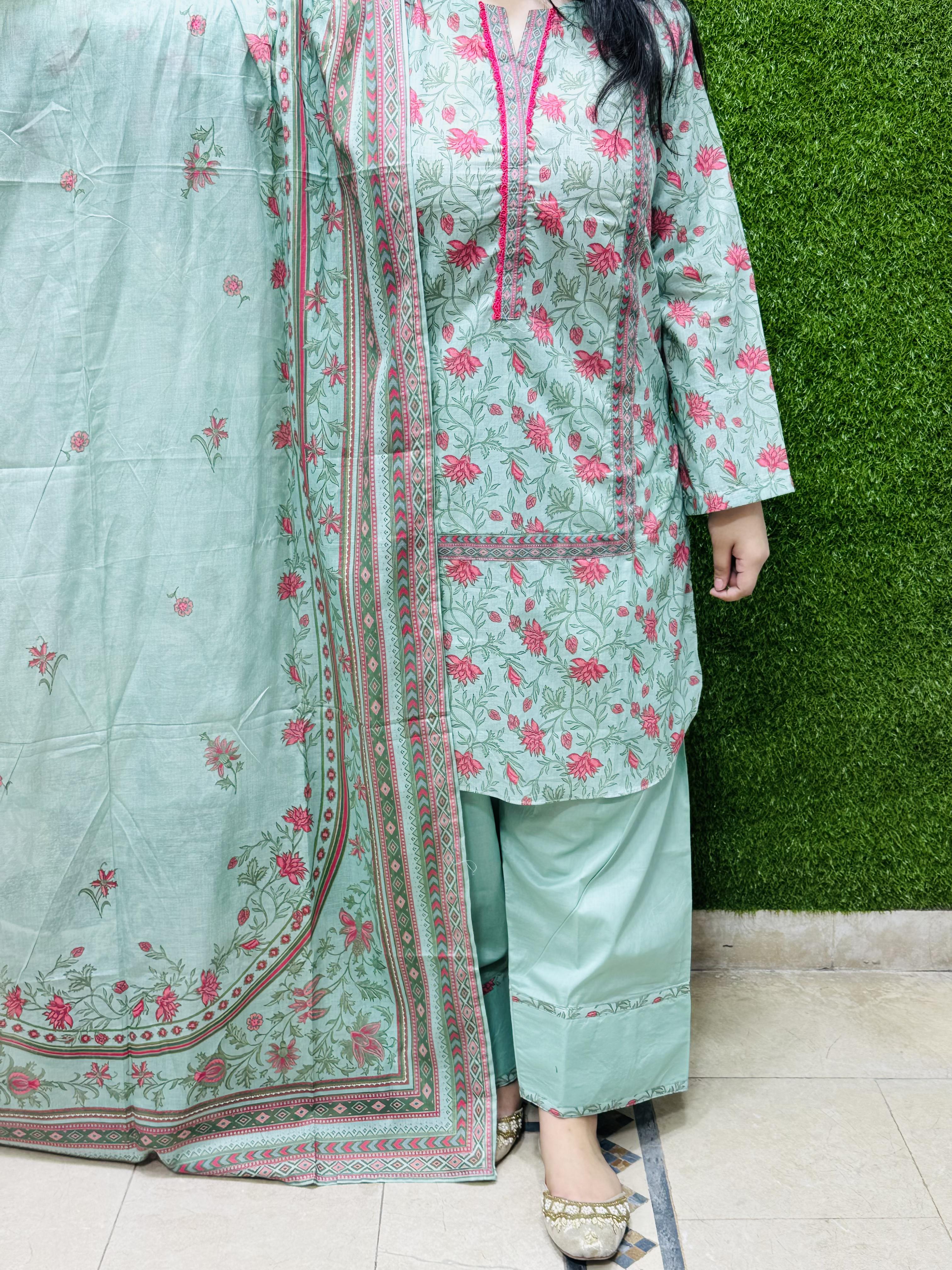 3 PC Printed Lawn Fabric 4