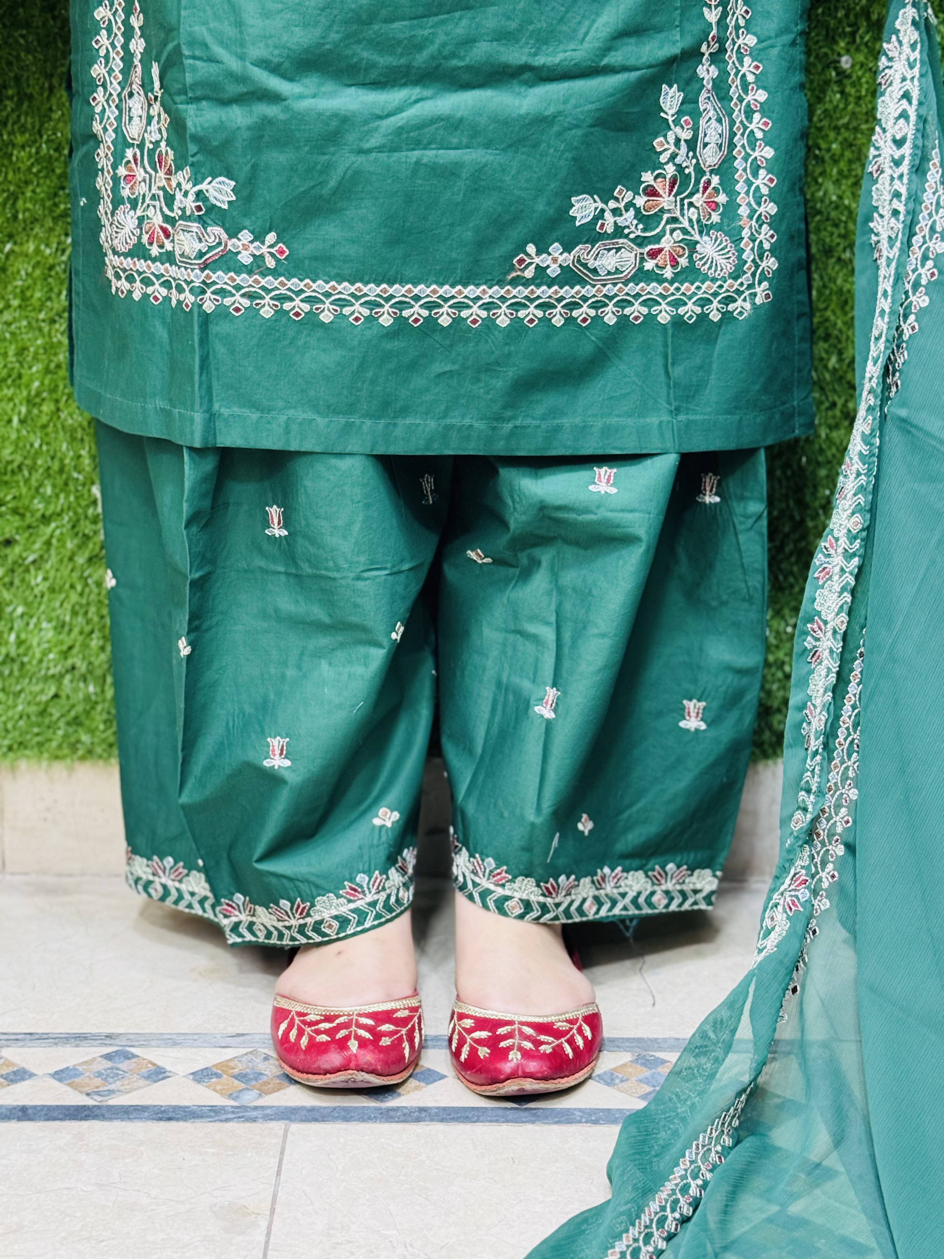 3 PC Embroidery Lawn Fabric 4
