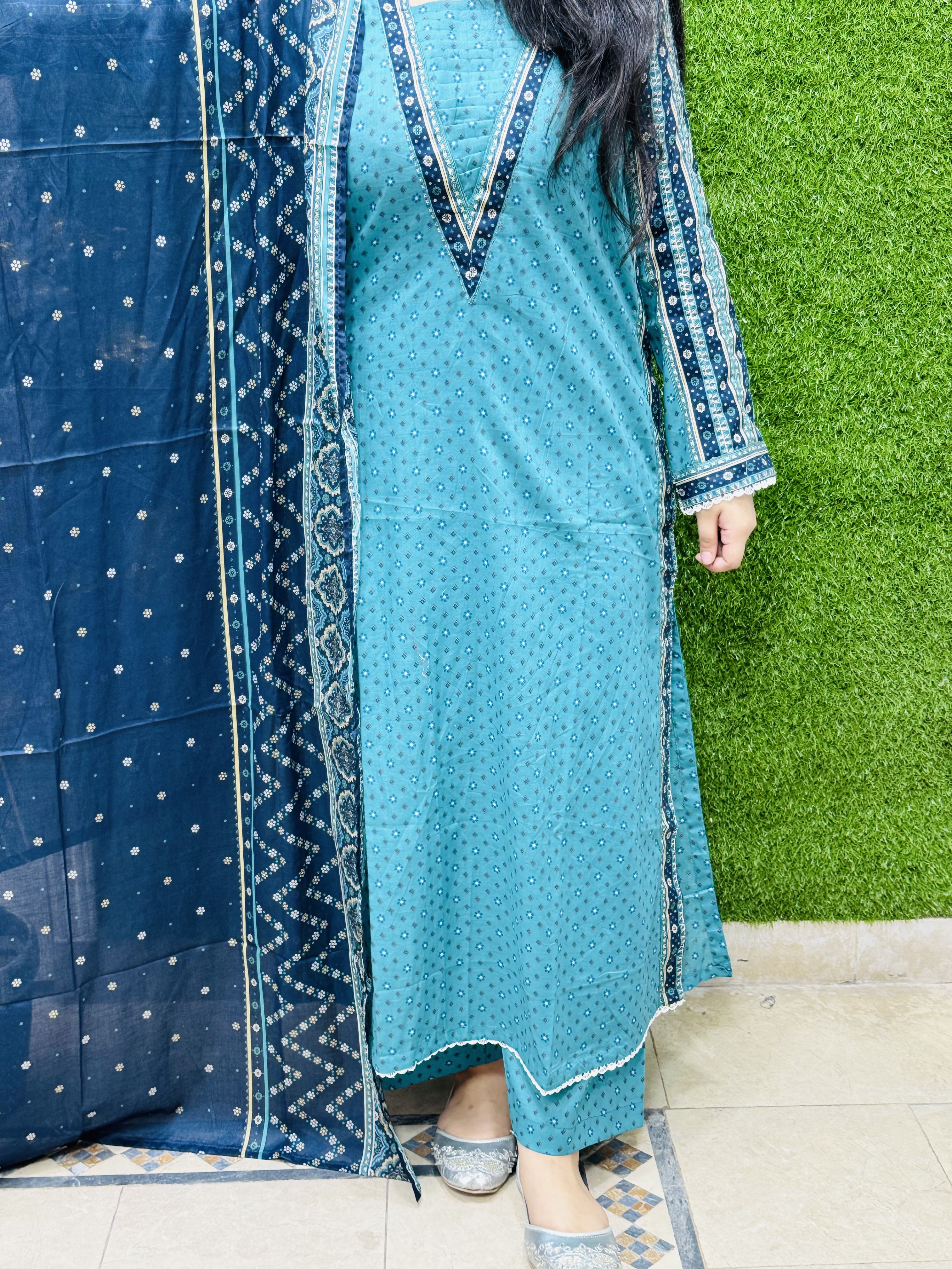 3 PC Printed Lawn Fabric 4