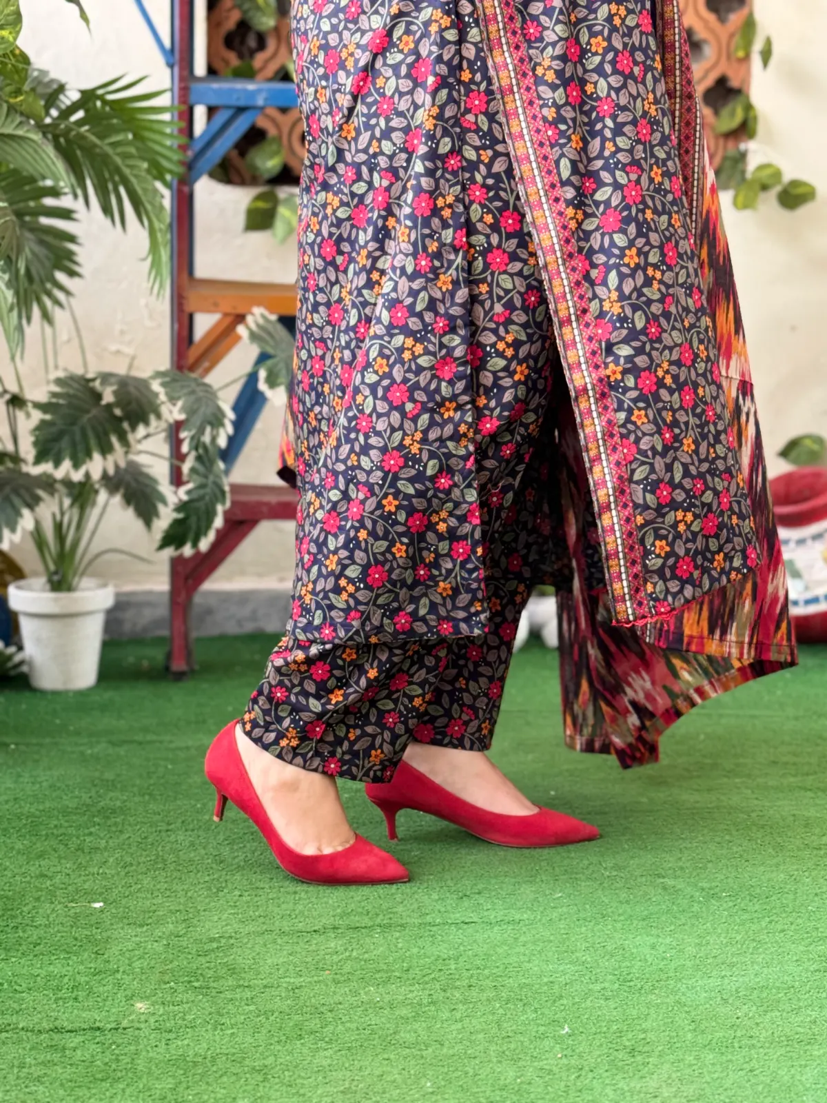 3 PC Printed Lawn Fabric 4