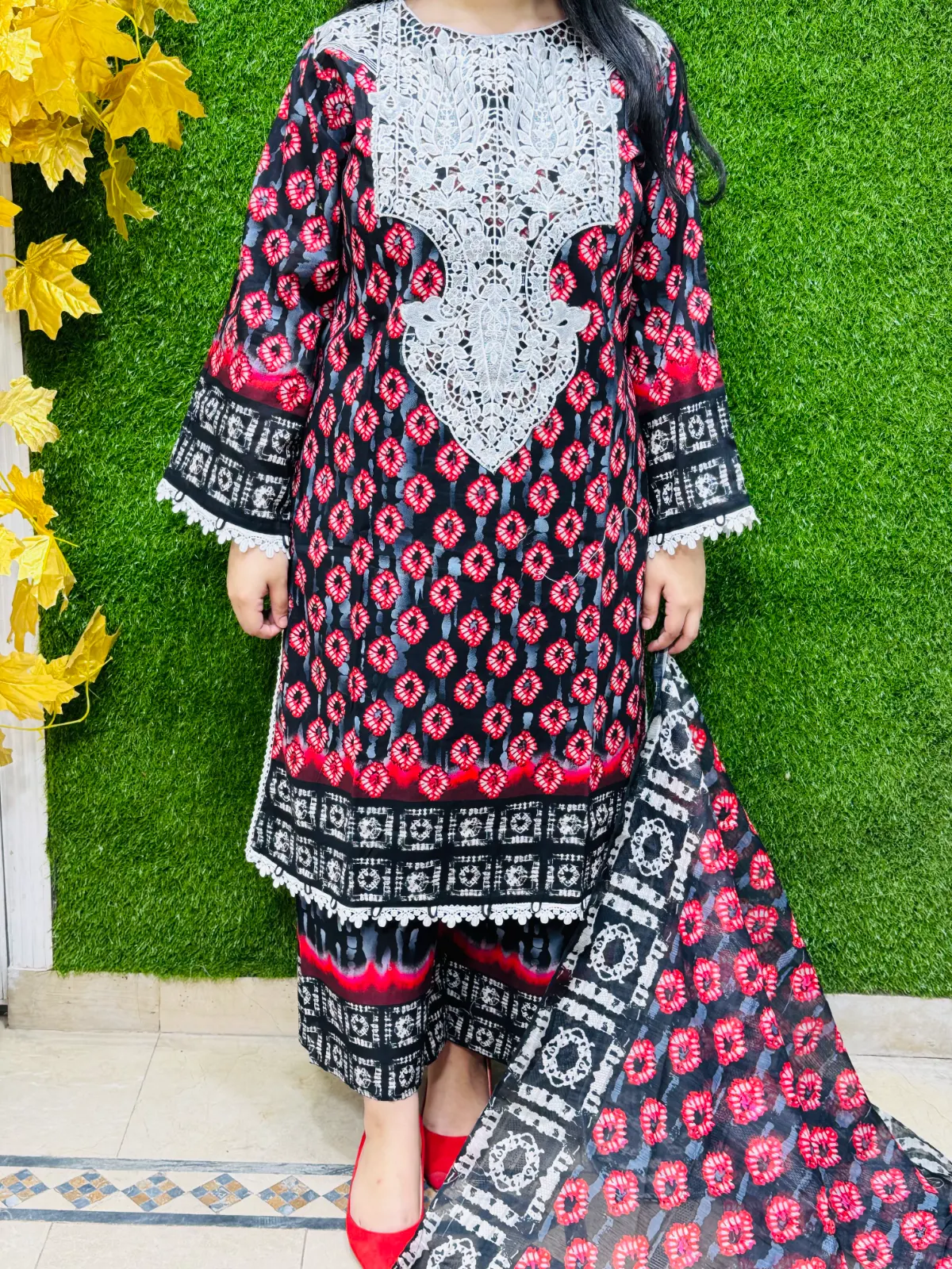 3pc embroidery lawn fabric 3