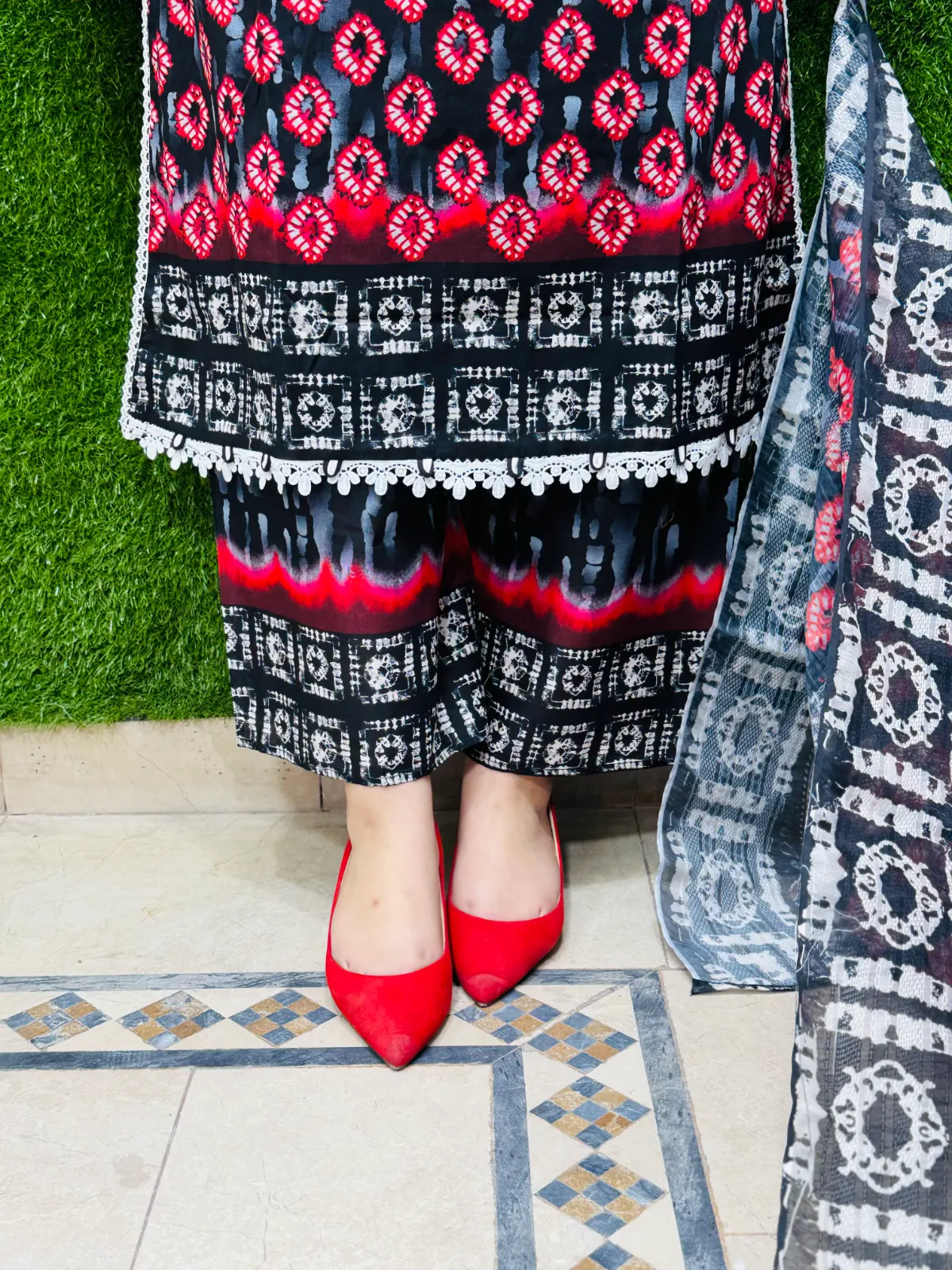 3pc embroidery lawn fabric 4