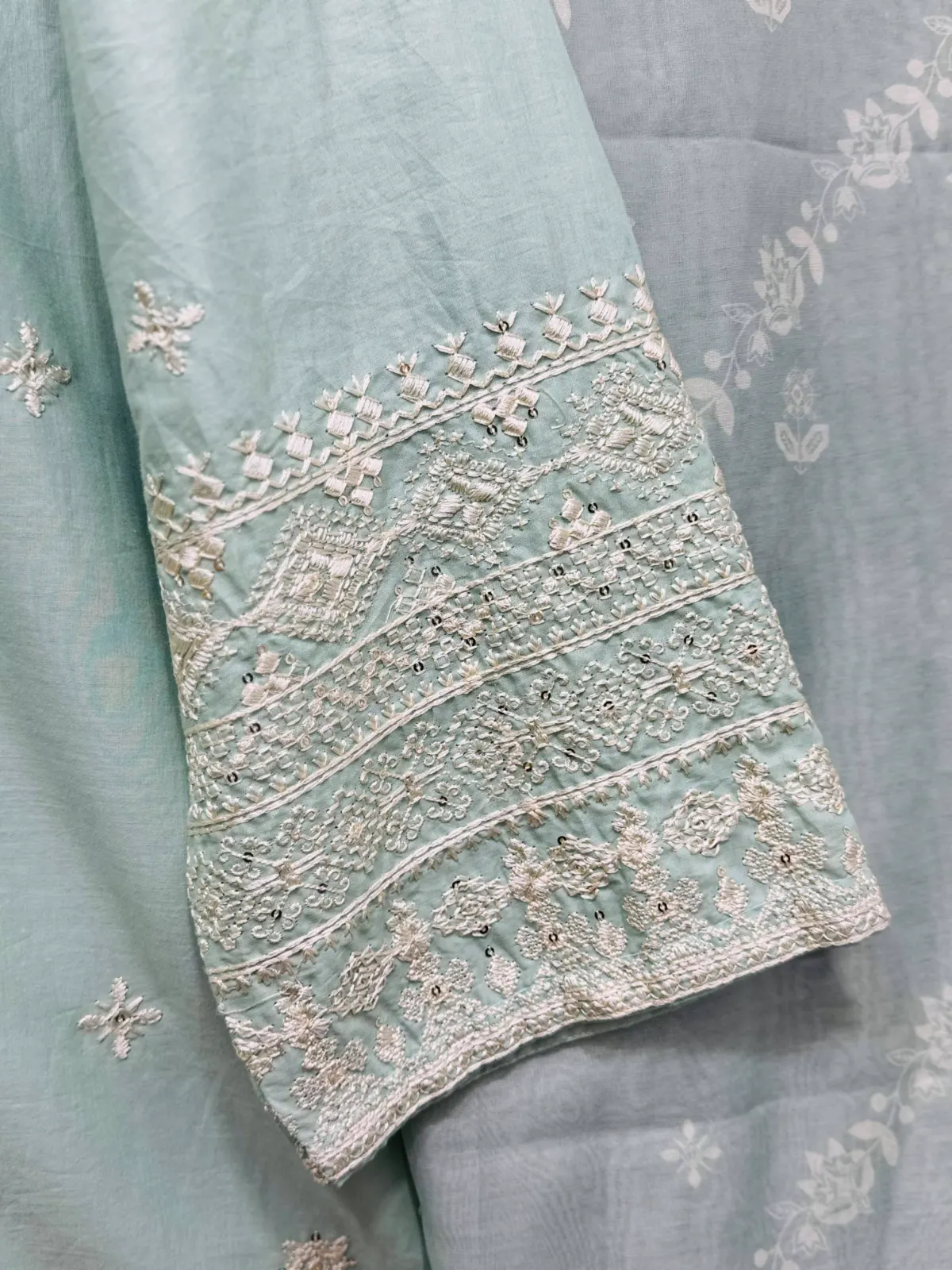 3 PC Embroidered Lawn Fabric 4