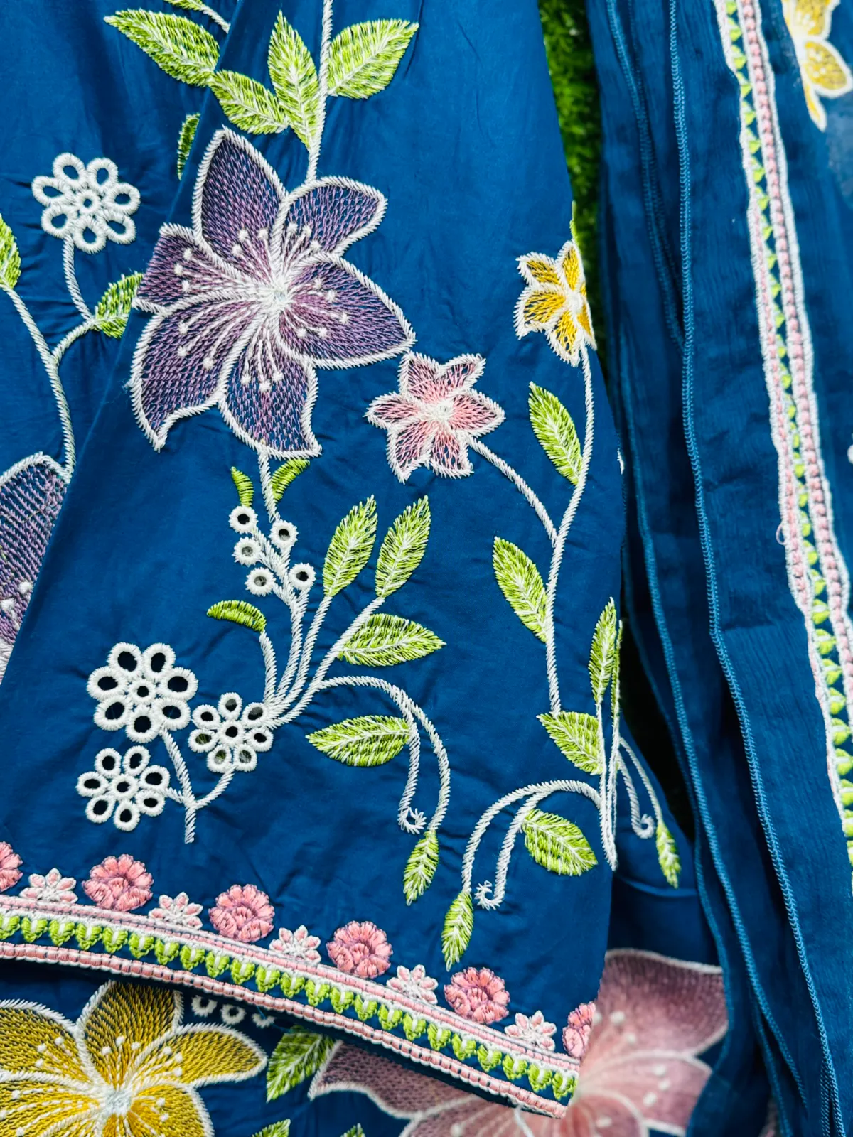 3 PC Embroidered Lawn Fabric 4
