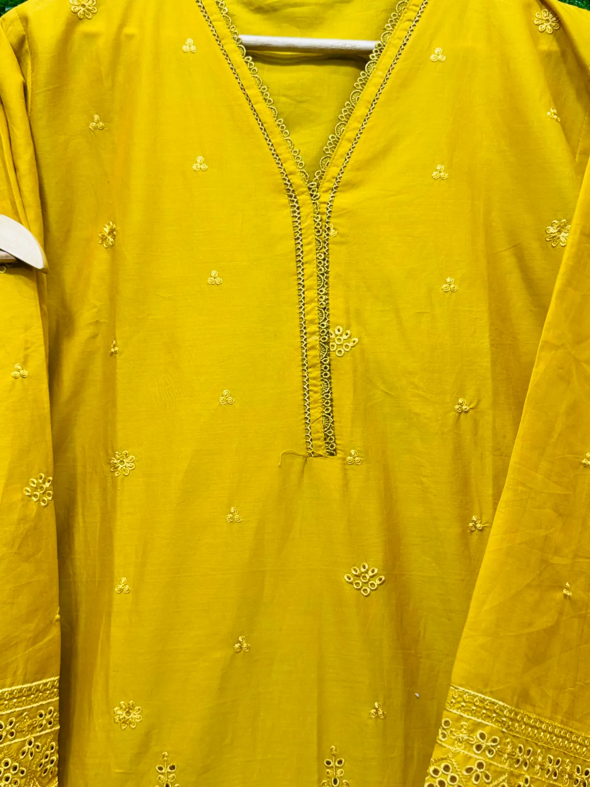 3 PC Embroidered Lawn Fabric 3