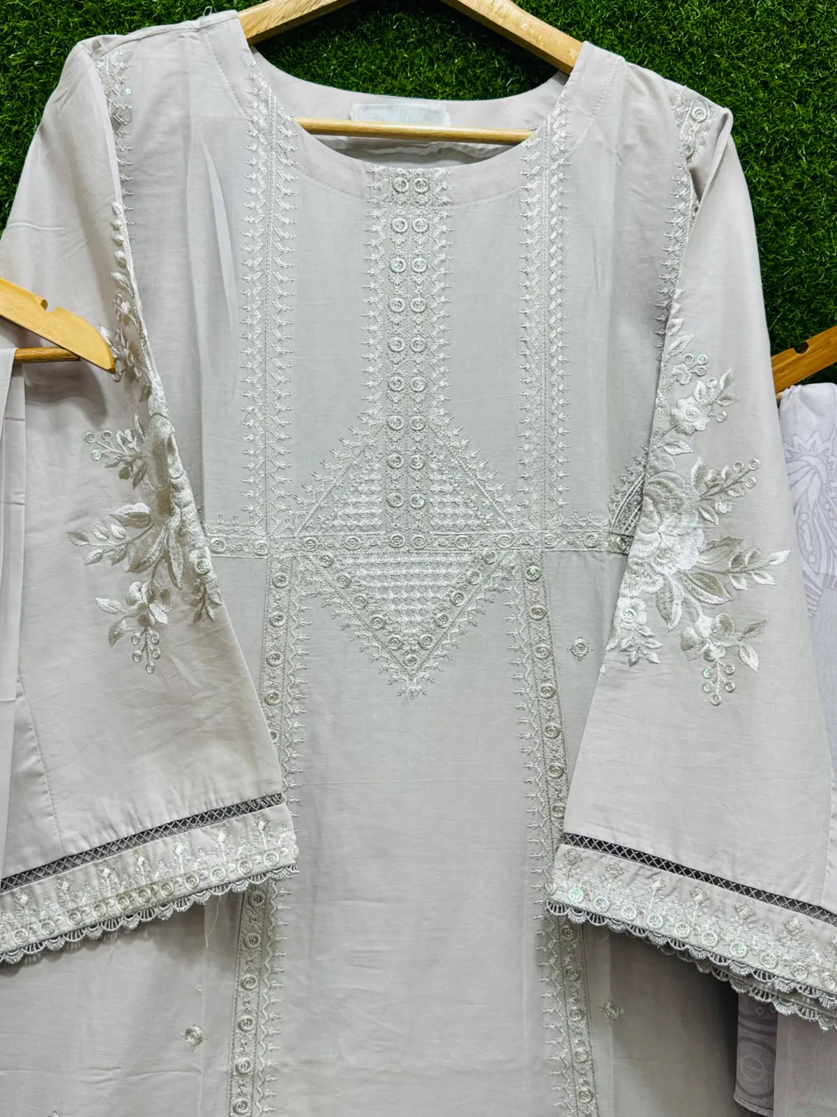 3 PC Embroidered Lawn Fabric 2