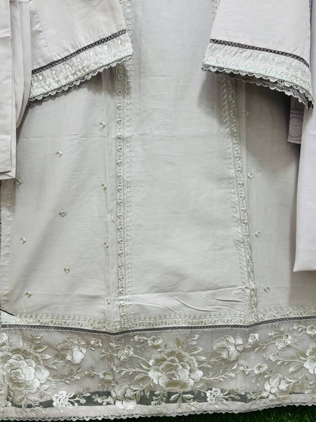 3 PC Embroidered Lawn Fabric 4