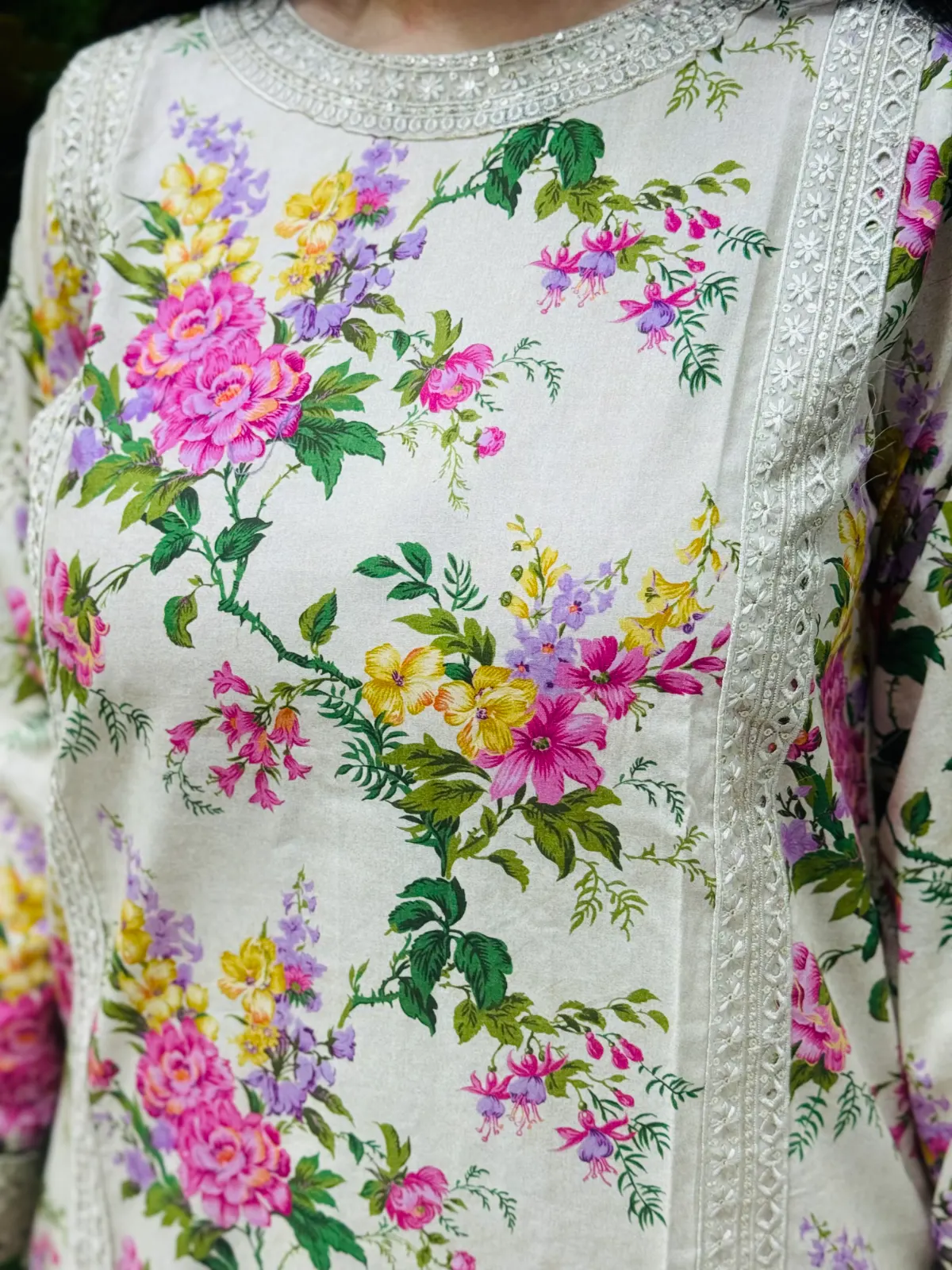 3 PC Embroidered Lawn Fabric 4