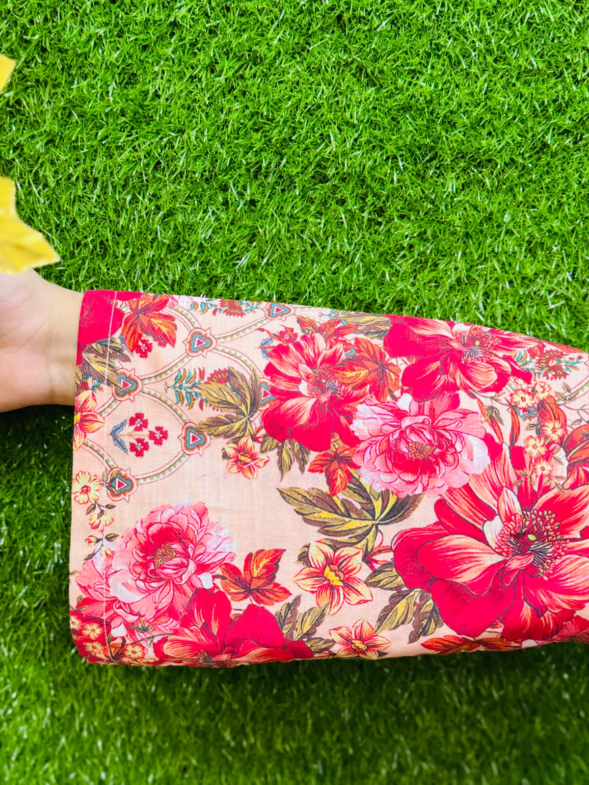 3 PC Printed Lawn Fabric 4