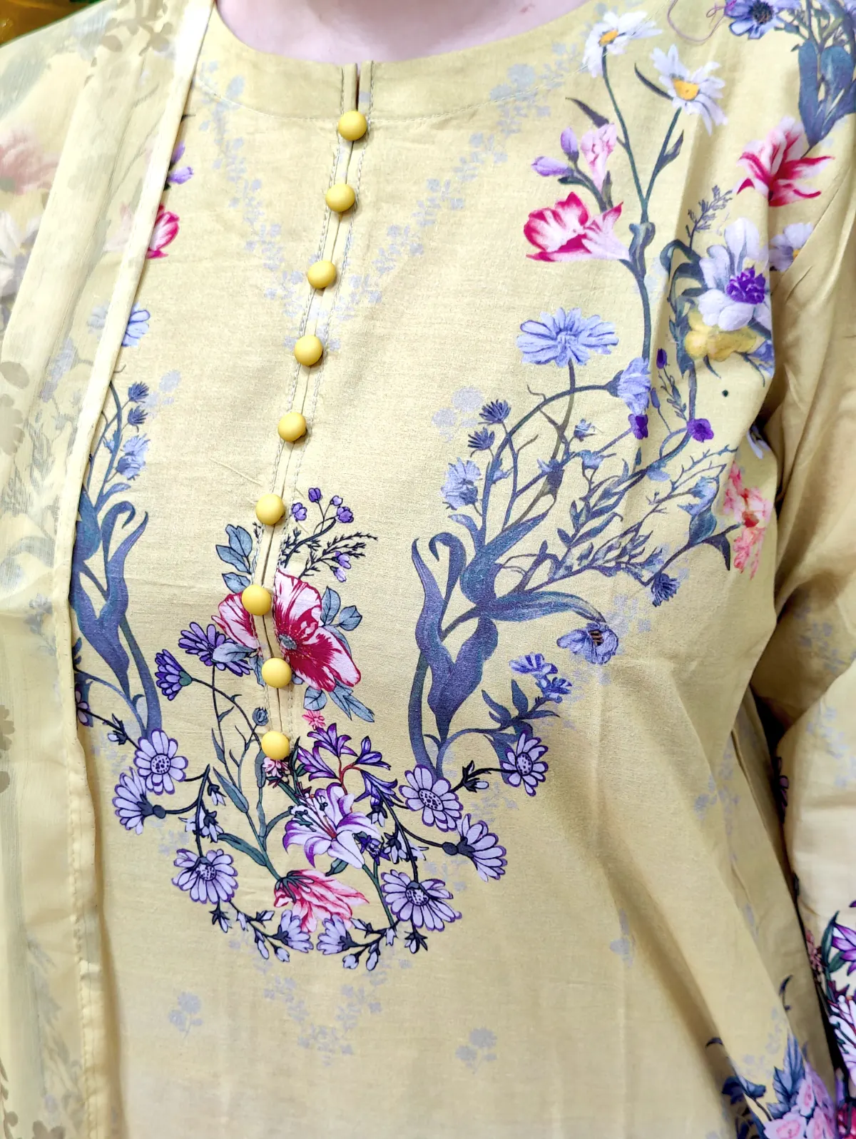 3 PC Printed Lawn Fabric 4