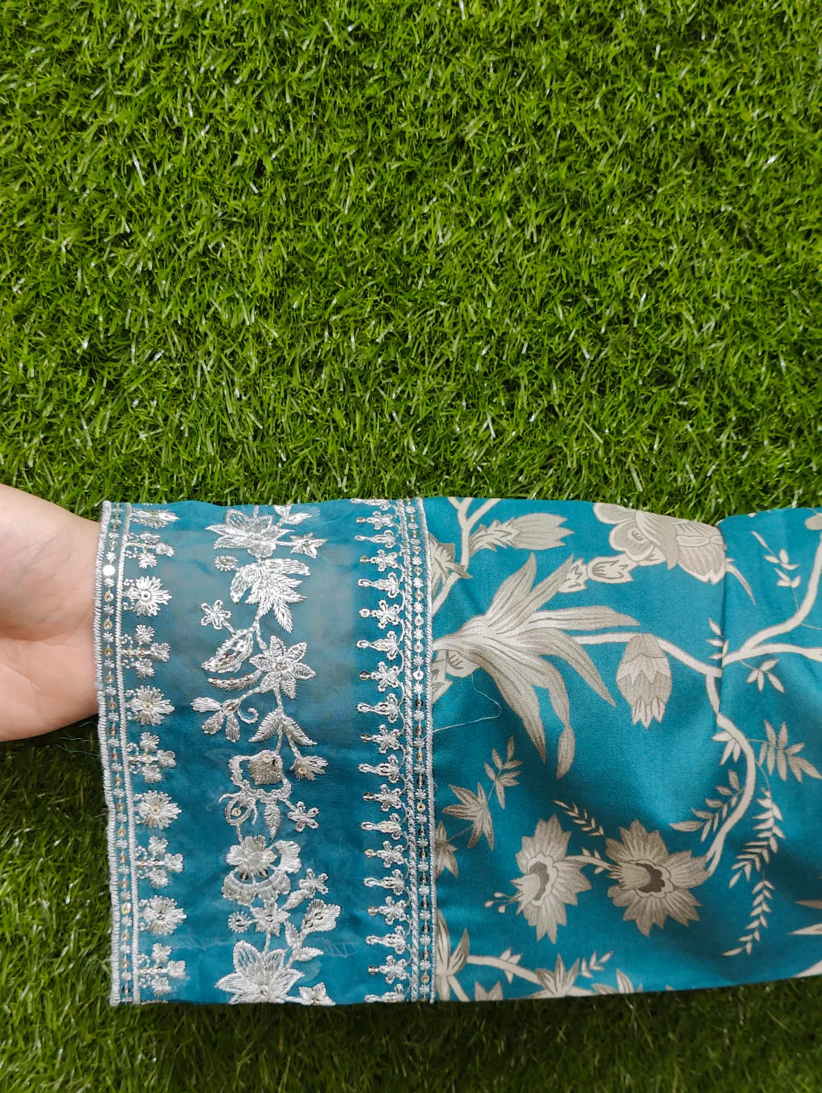 3 PC Embroidered Lawn Fabric 4
