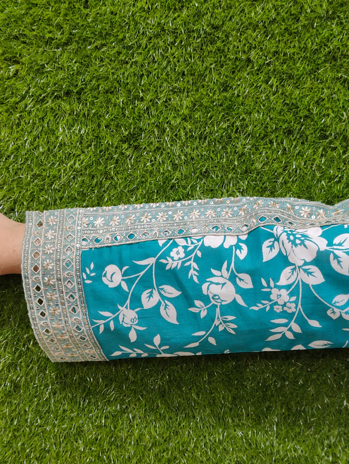 3 PC Embroidered Lawn Fabric 2
