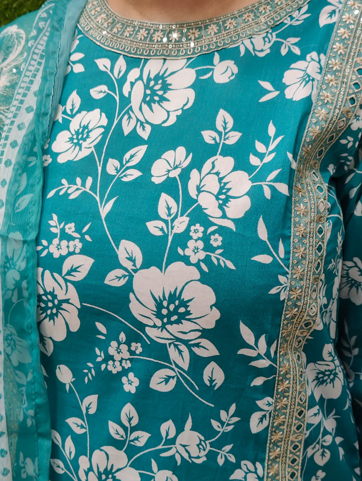 3 PC Embroidered Lawn Fabric 3