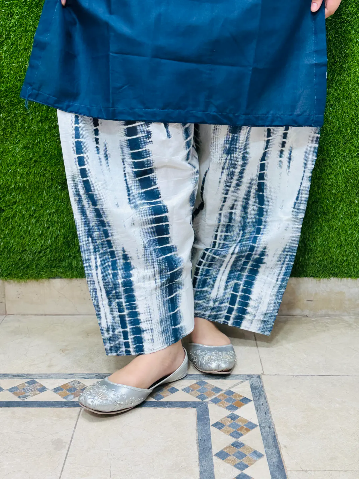 2 pc Printed Lawn Fabric 2