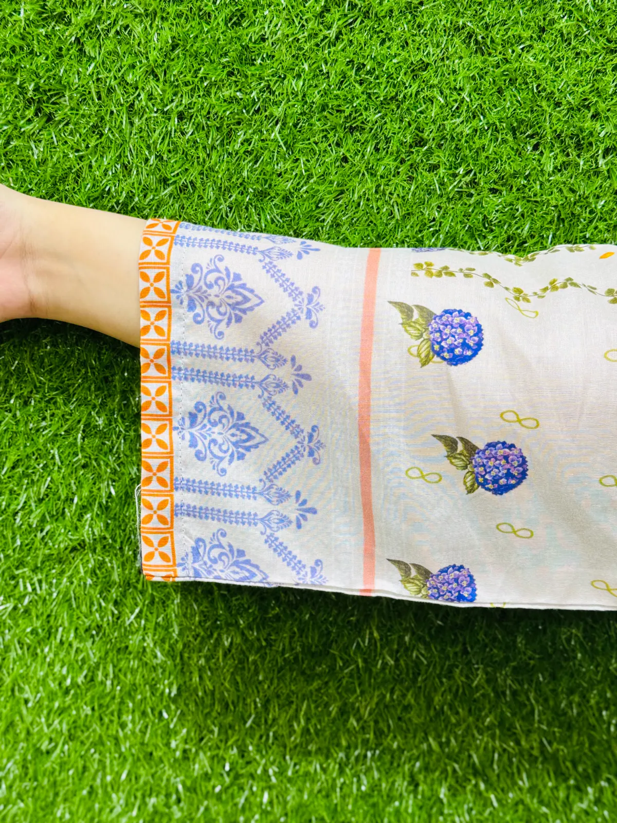 2 pc Printed Lawn Fabric 3