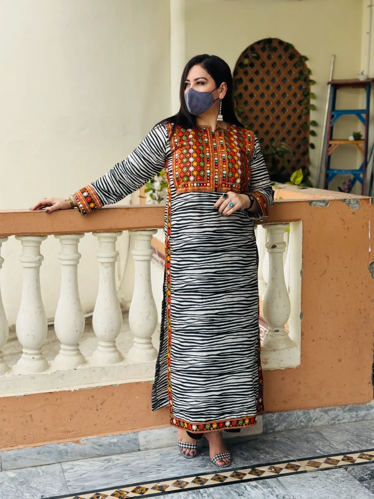 2 pc Embroidered Lawn Fabric