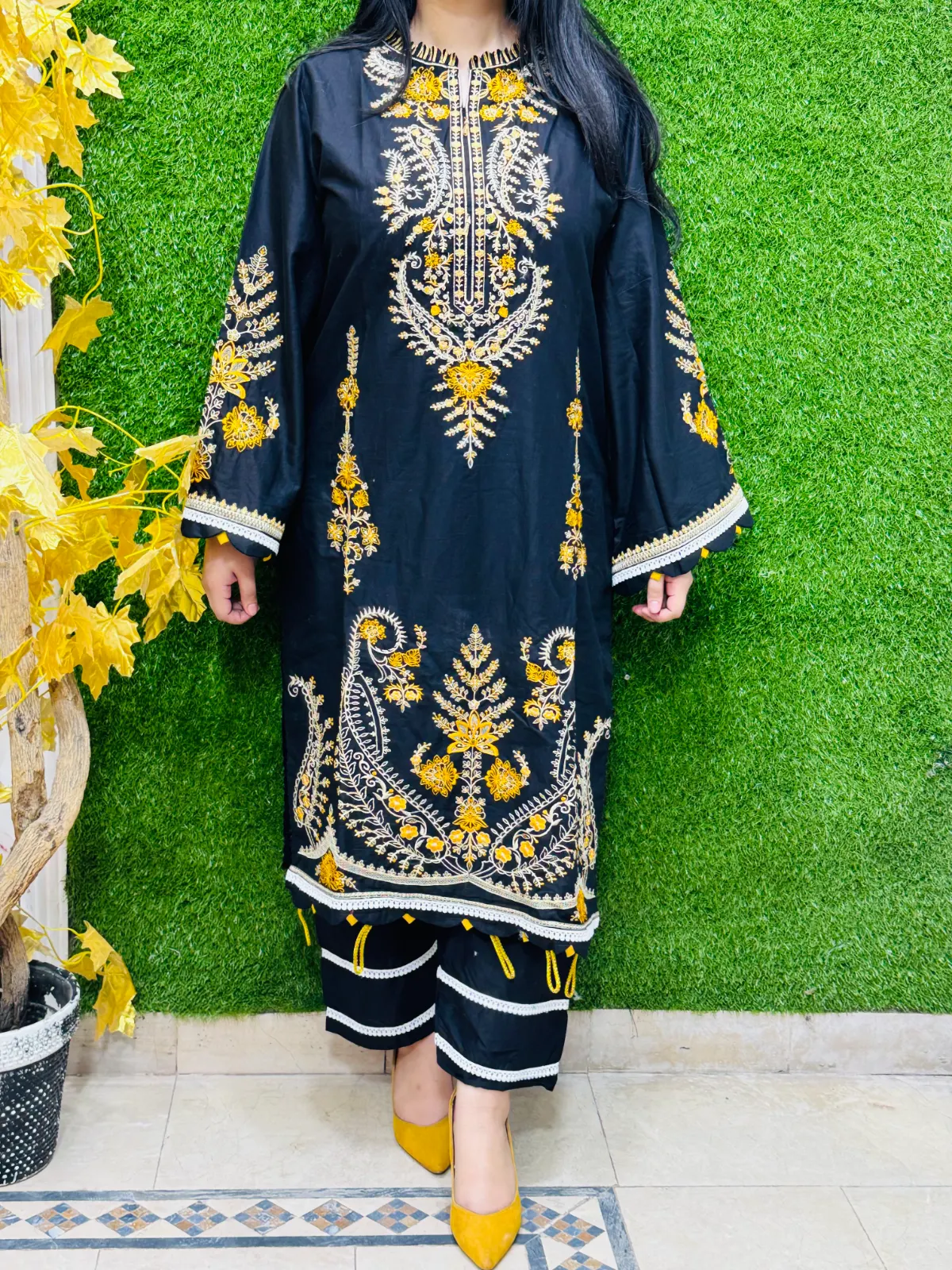2 pc Embroidered Lawn Fabric
