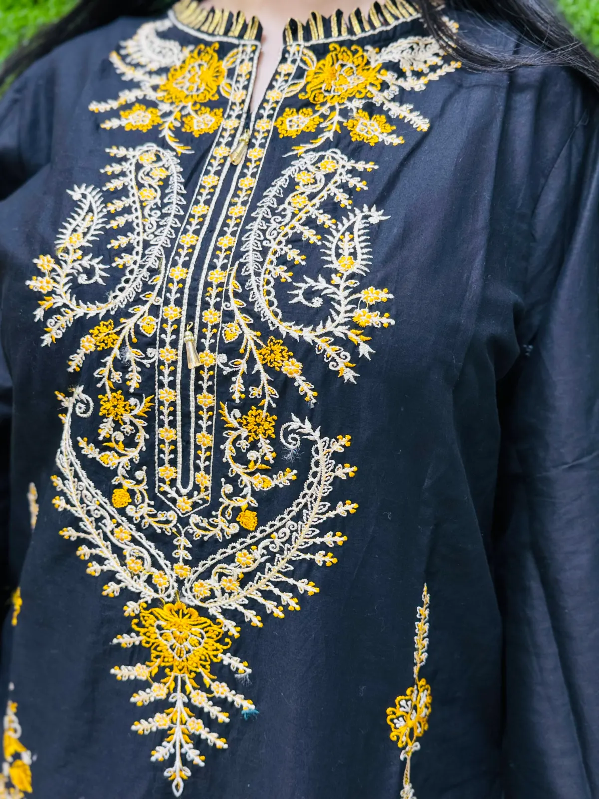 2 pc Embroidered Lawn Fabric 2