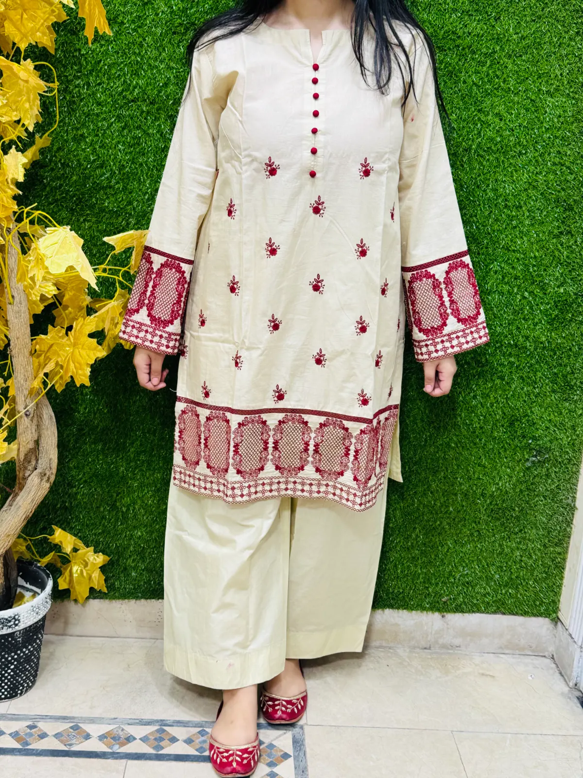 2 pc Embroidered Lawn Fabric