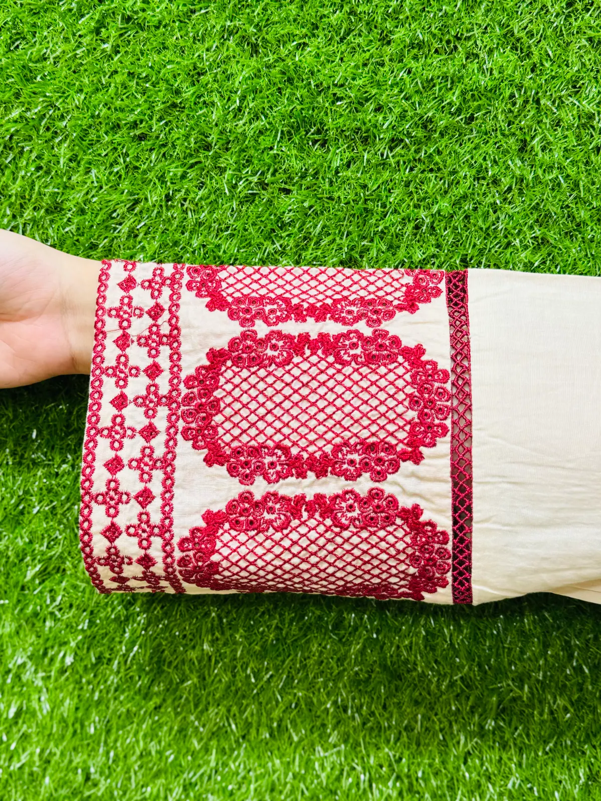 2 pc Embroidered Lawn Fabric 2