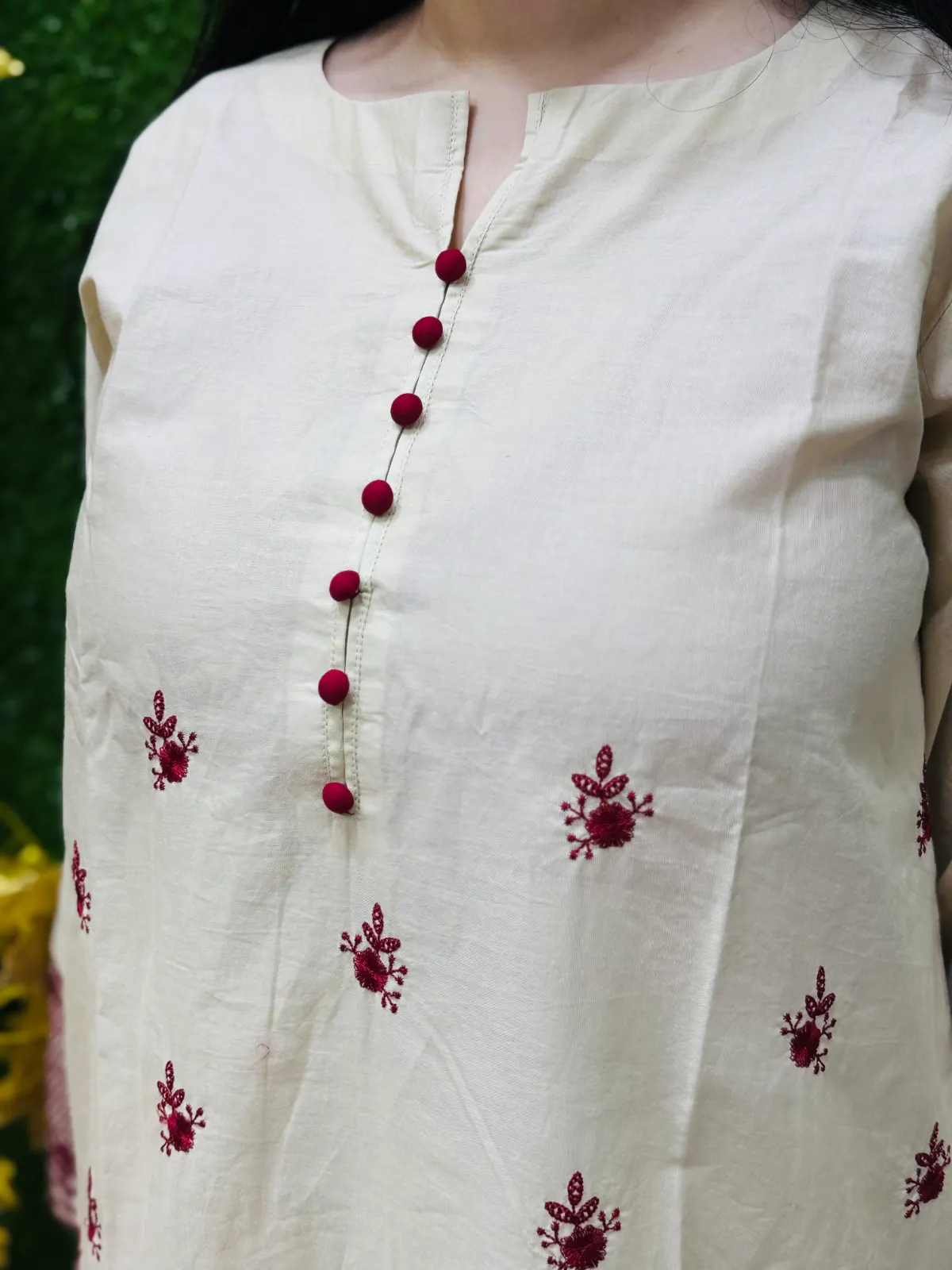 2 pc Embroidered Lawn Fabric 4