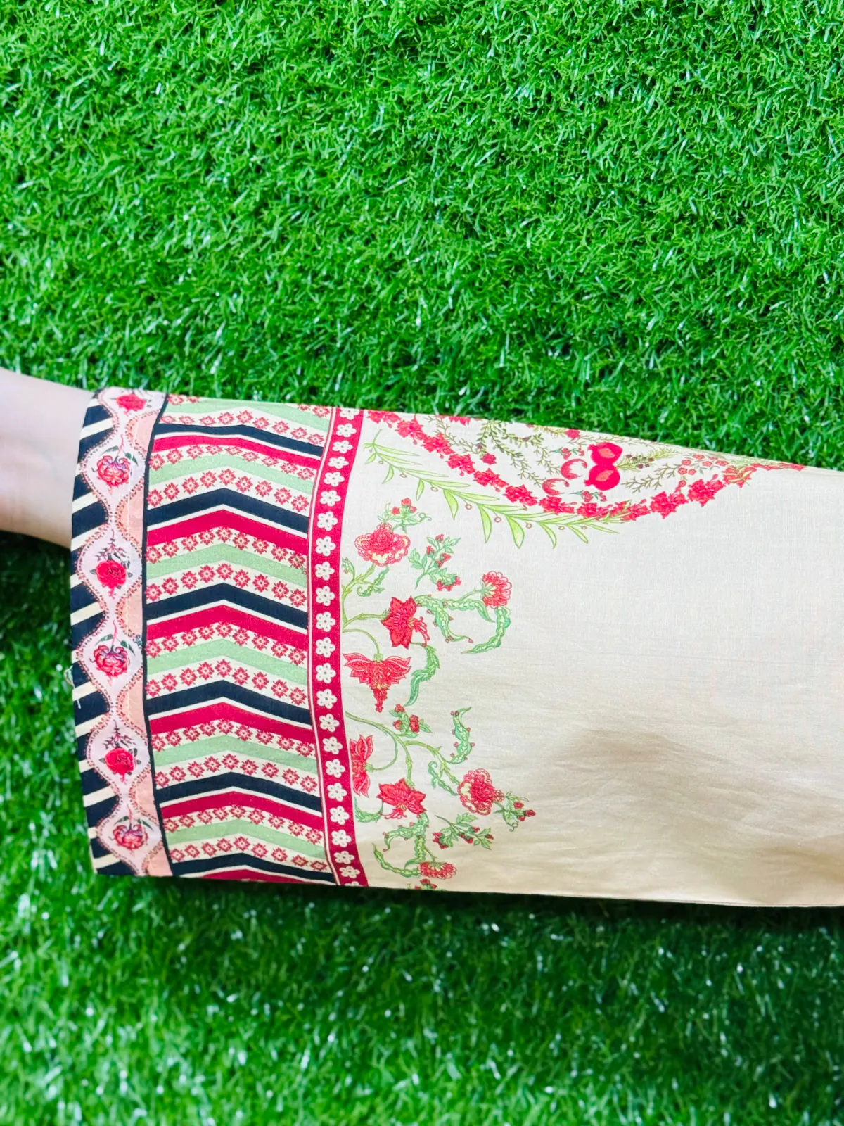 2 pc Printed Lawn Fabric 2