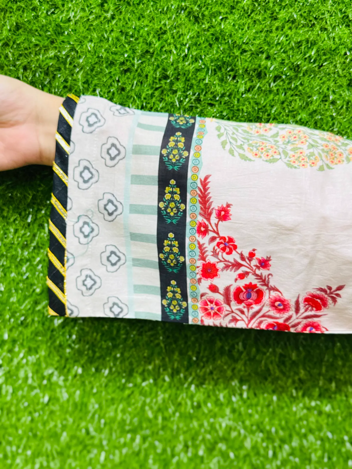 2 pc Printed Lawn Fabric 2