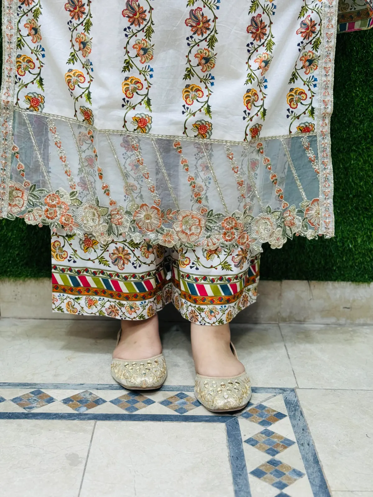 3 pc Embroidery Lawn Fabric 4