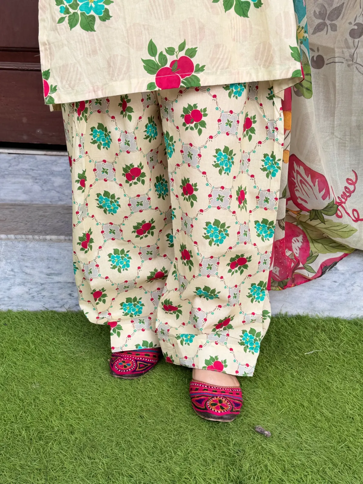 3 pc Printed Lawn Fabric 2
