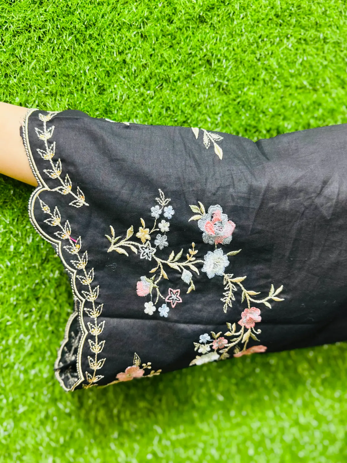 3 pc Embroidery Lawn Fabric 4