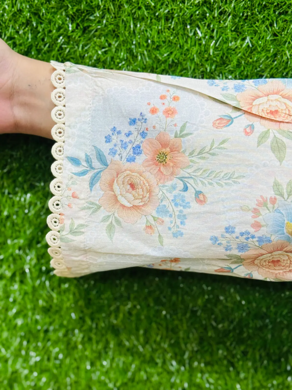 3 pc Printed Lawn Fabric 4