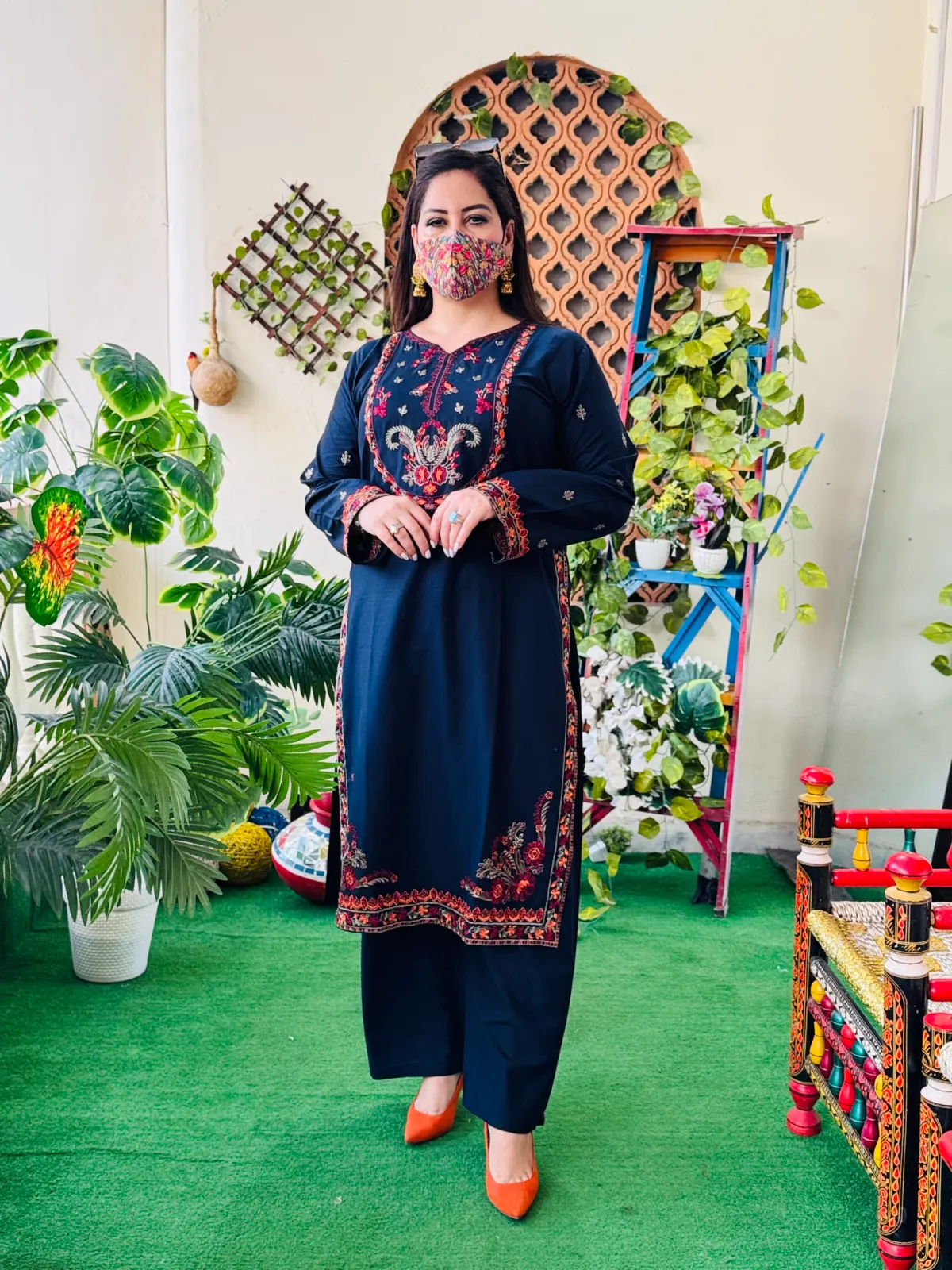2 pc Embroidered Lawn Fabric 2