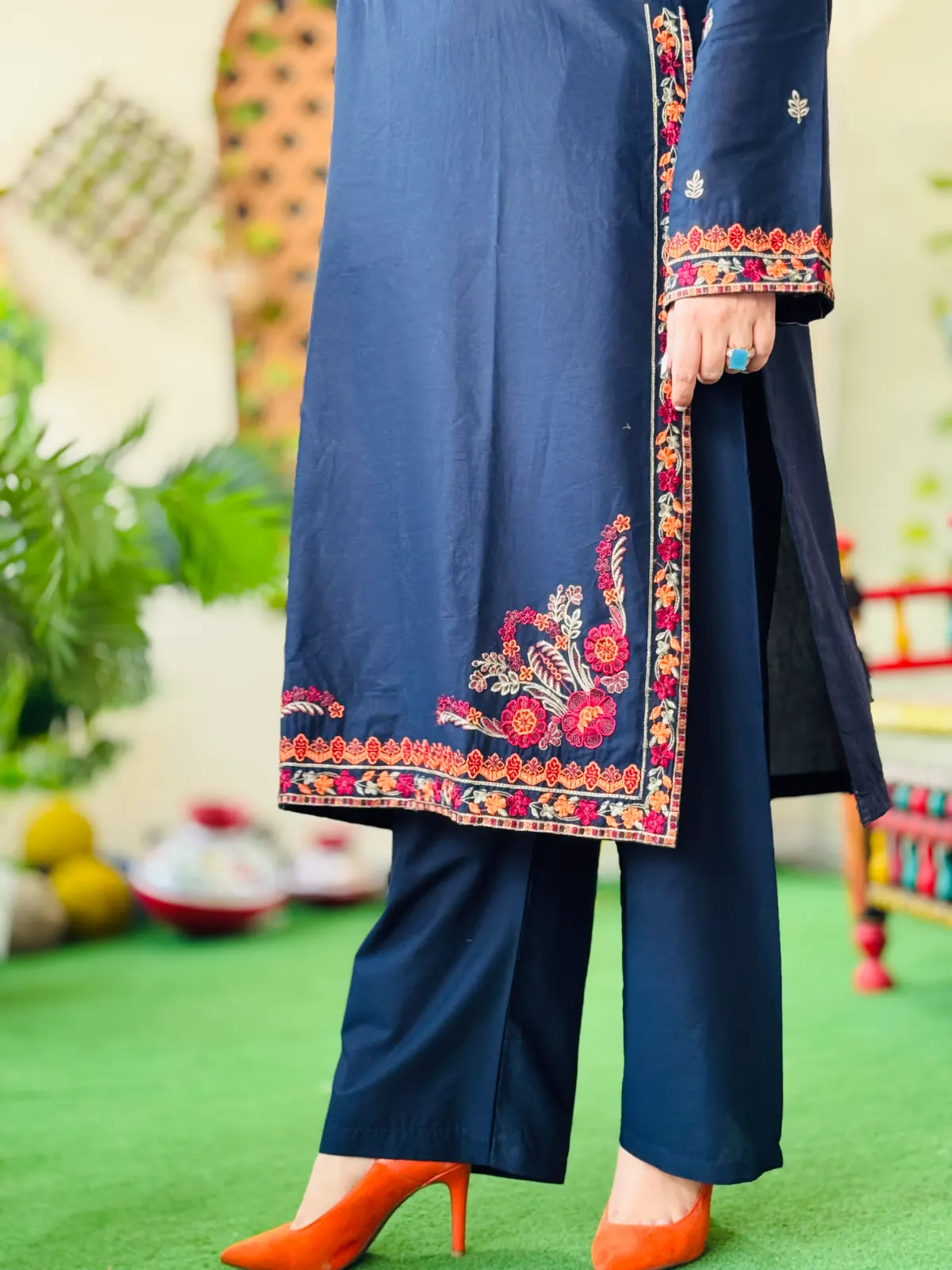 2 pc Embroidered Lawn Fabric 3