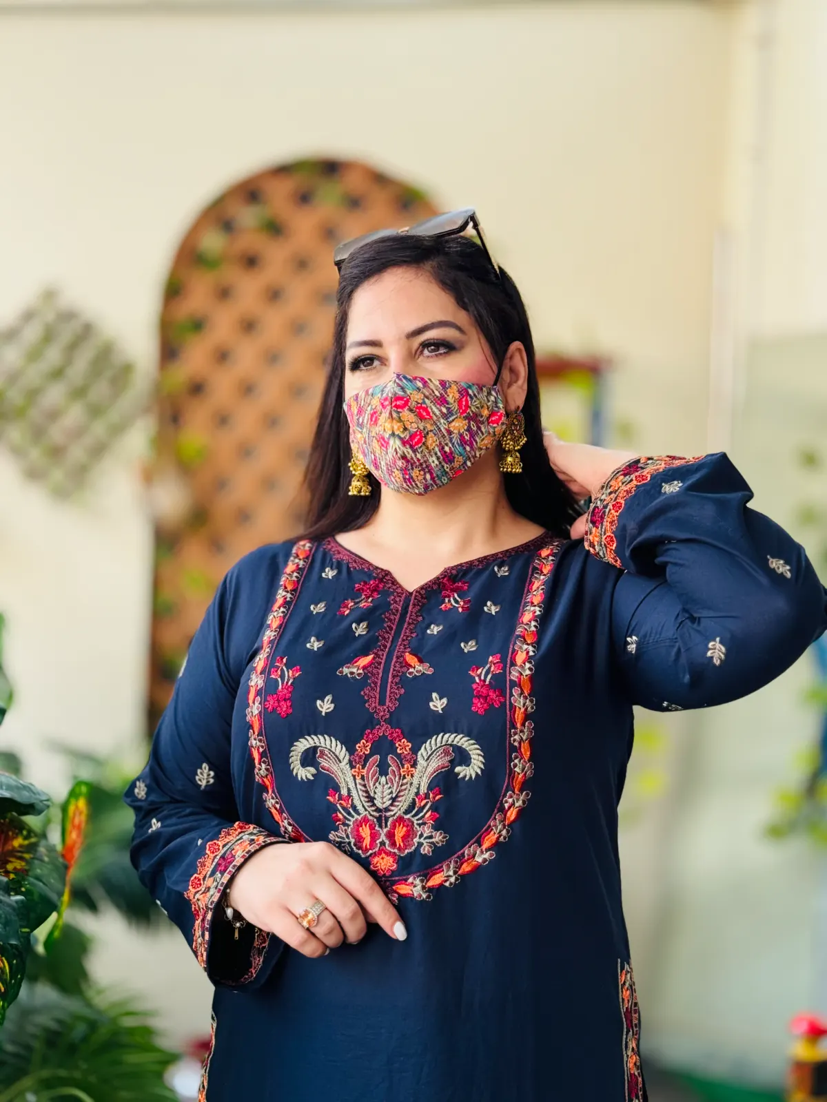 2 pc Embroidered Lawn Fabric 4