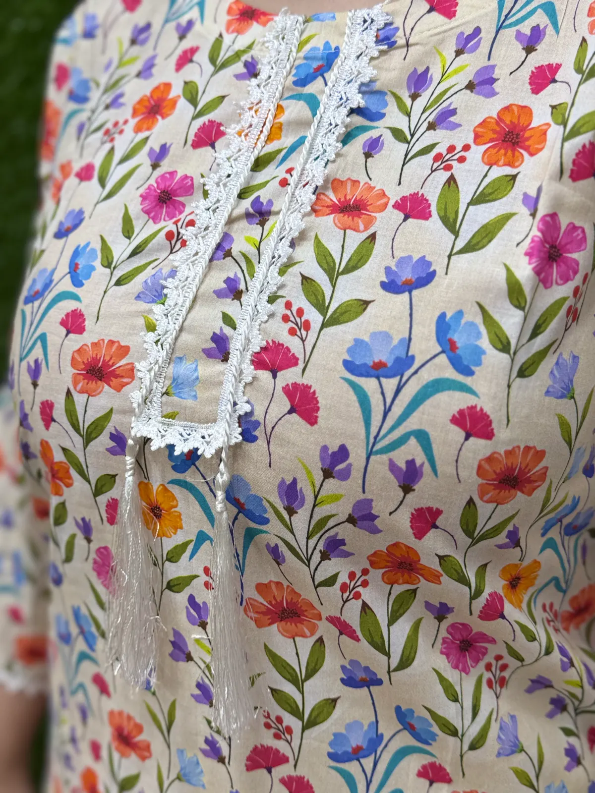 2 pc Embroidered Lawn Fabric 2