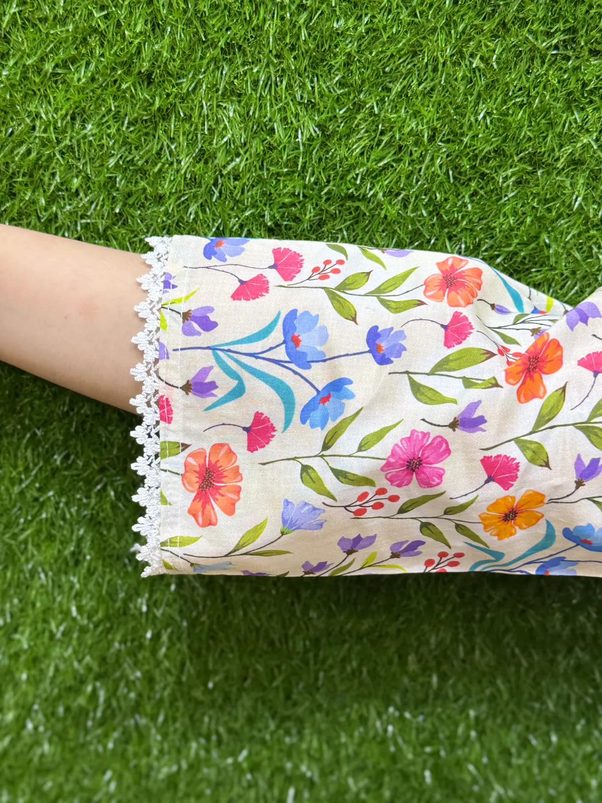 2 pc Embroidered Lawn Fabric 4