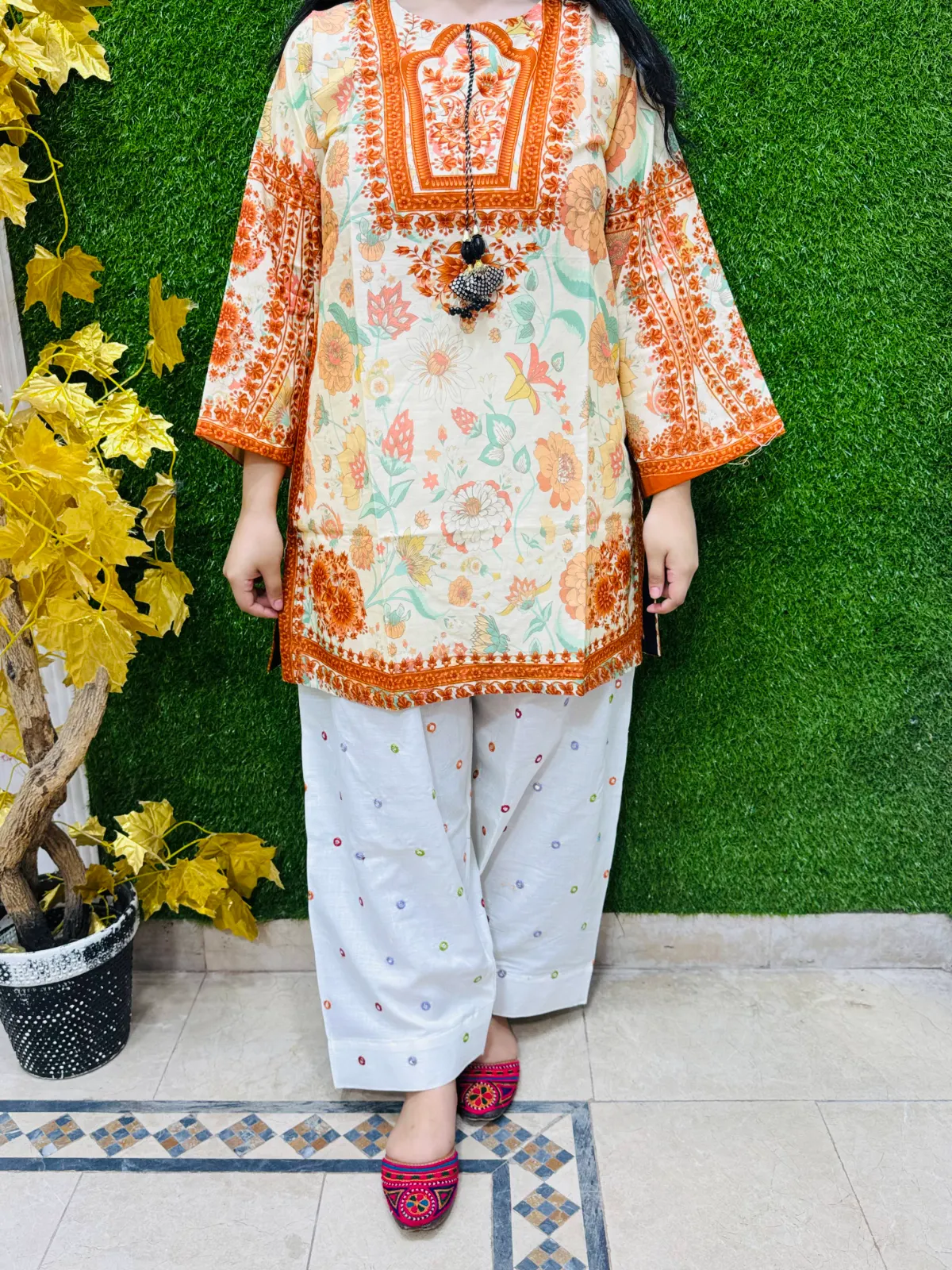 2 pc Embroidered Lawn Fabric