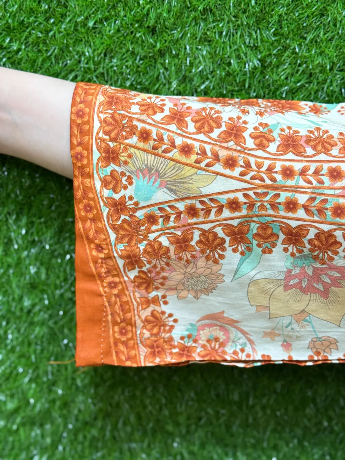 2 pc Embroidered Lawn Fabric 2