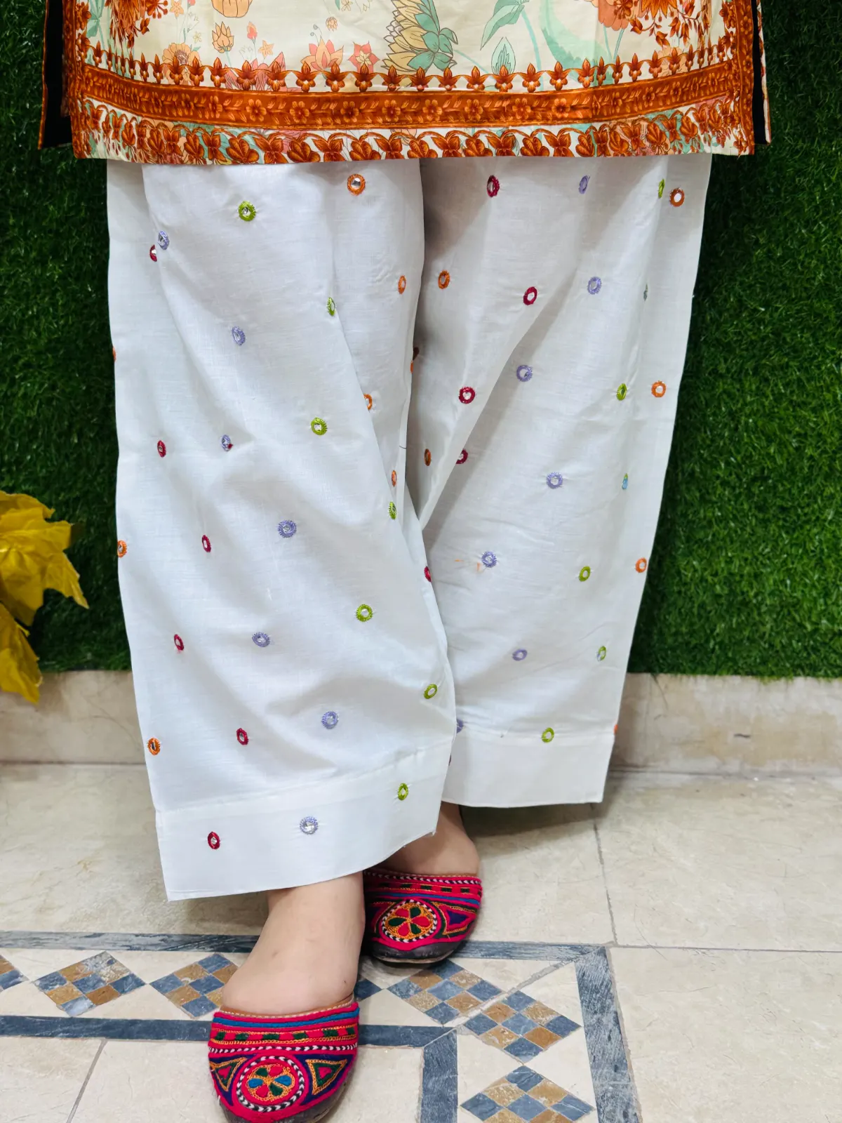 2 pc Embroidered Lawn Fabric 3