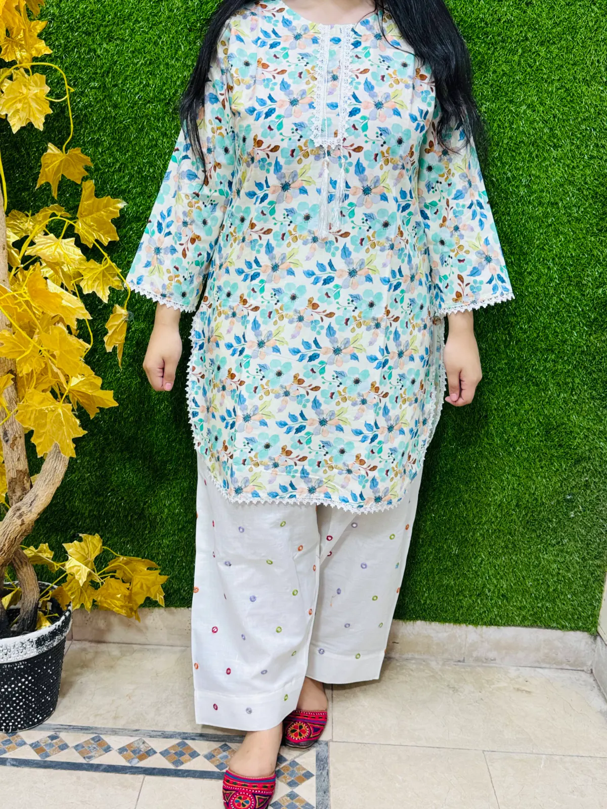2 pc Embroidered Lawn Fabric