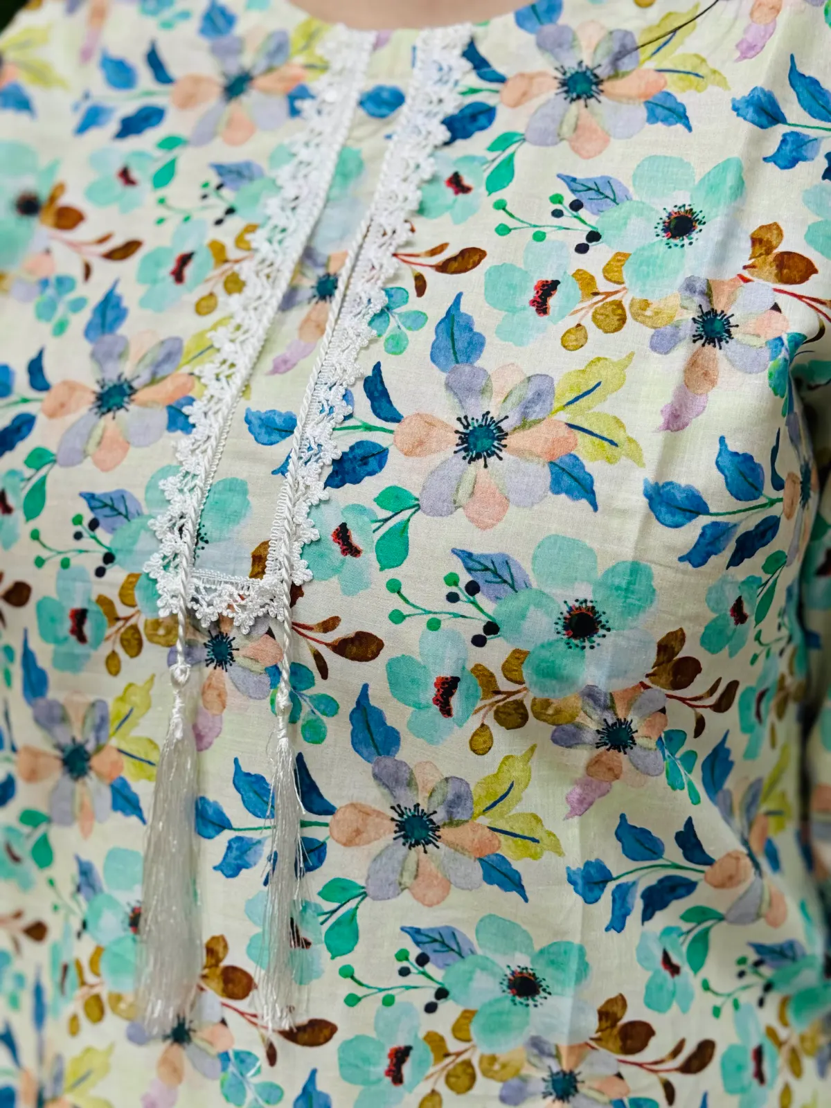 2 pc Embroidered Lawn Fabric 2