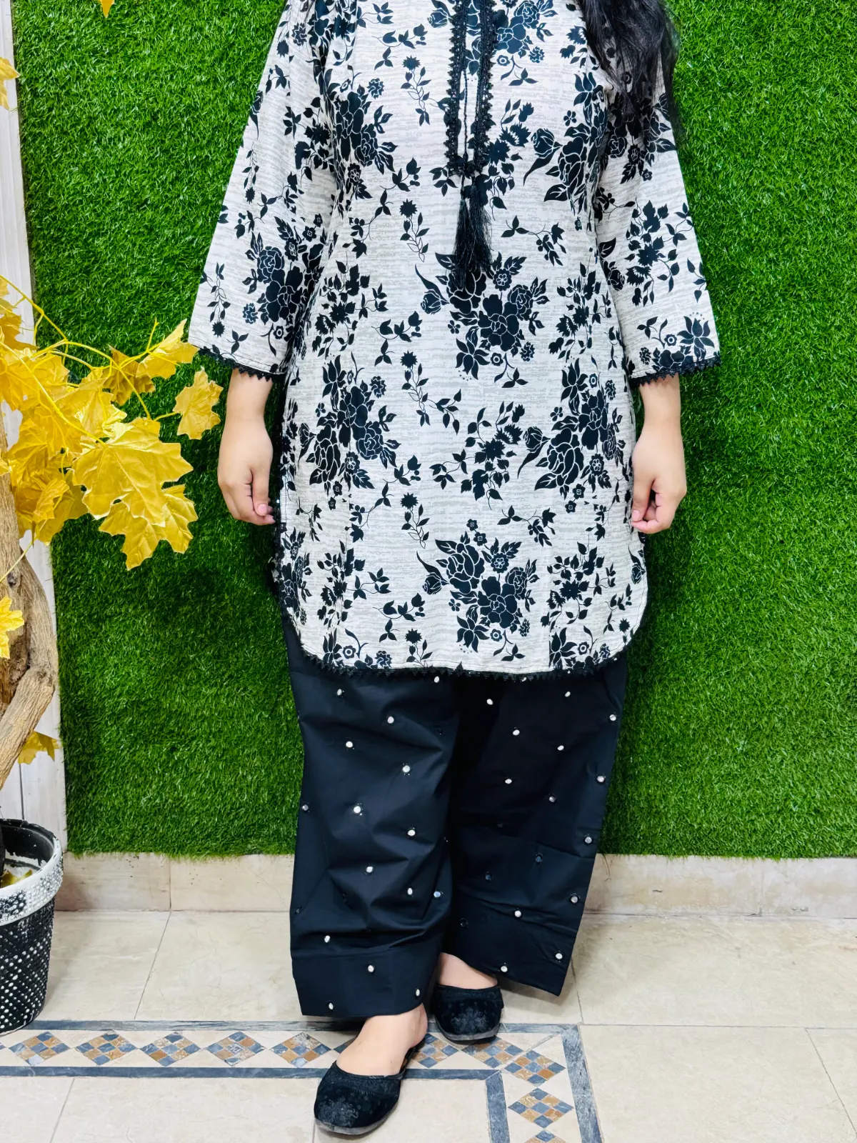 2 pc Embroidered Lawn Fabric