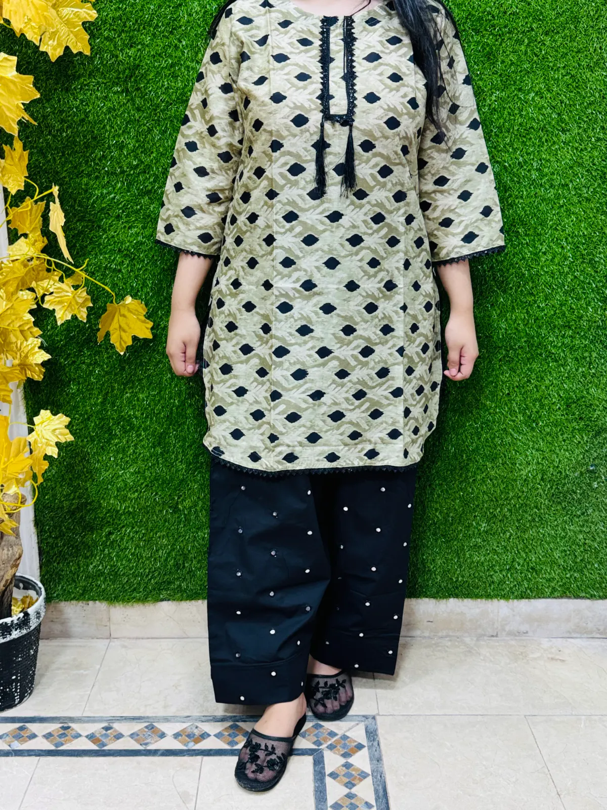 2 pc Embroidered Lawn Fabric