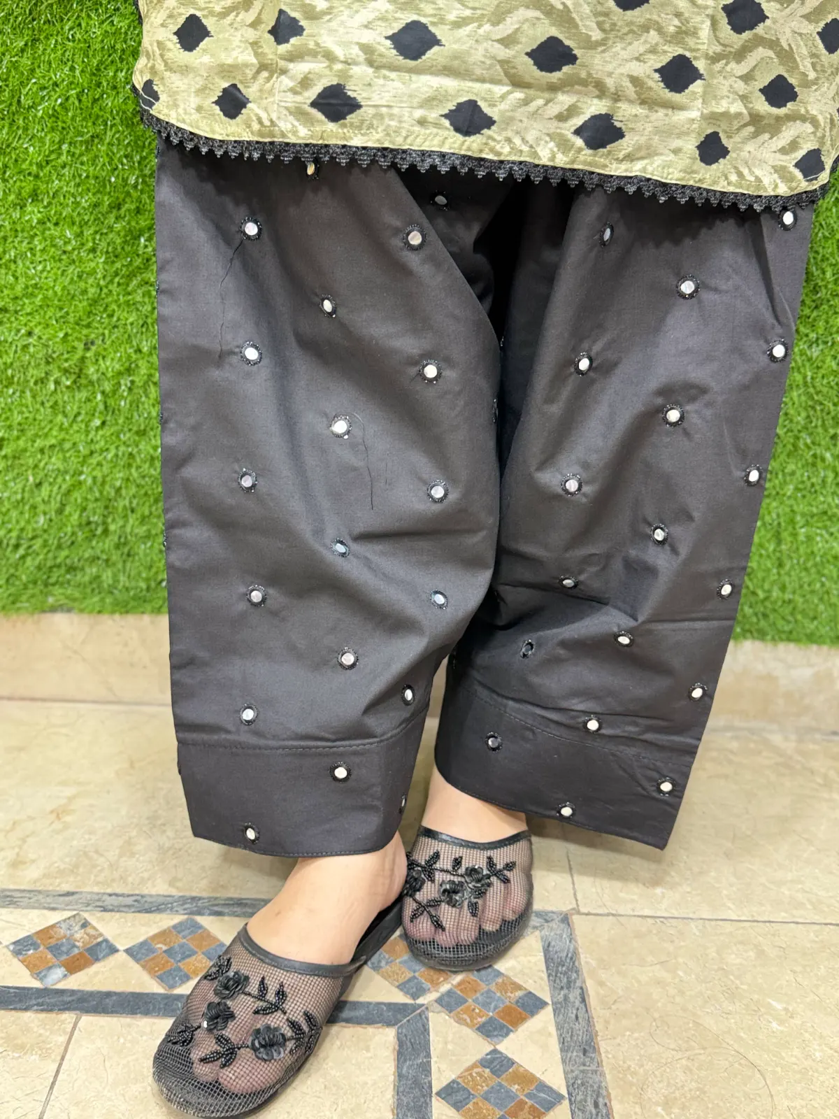 2 pc Embroidered Lawn Fabric 3