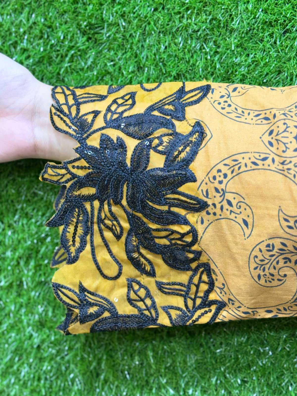 3 pc Embroidery Lawn Fabric 4