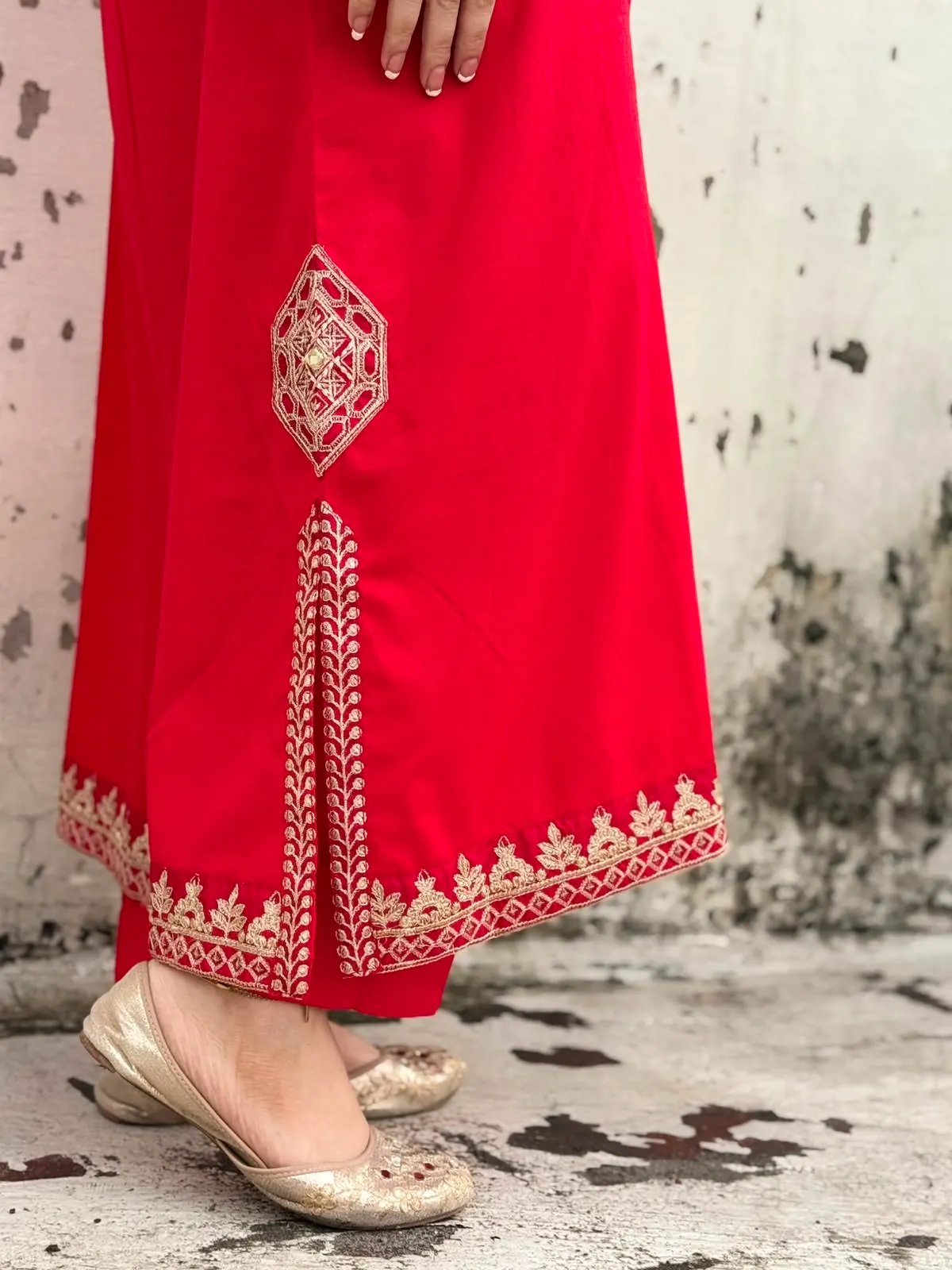 2 pc Embroidered Lawn Fabric 2